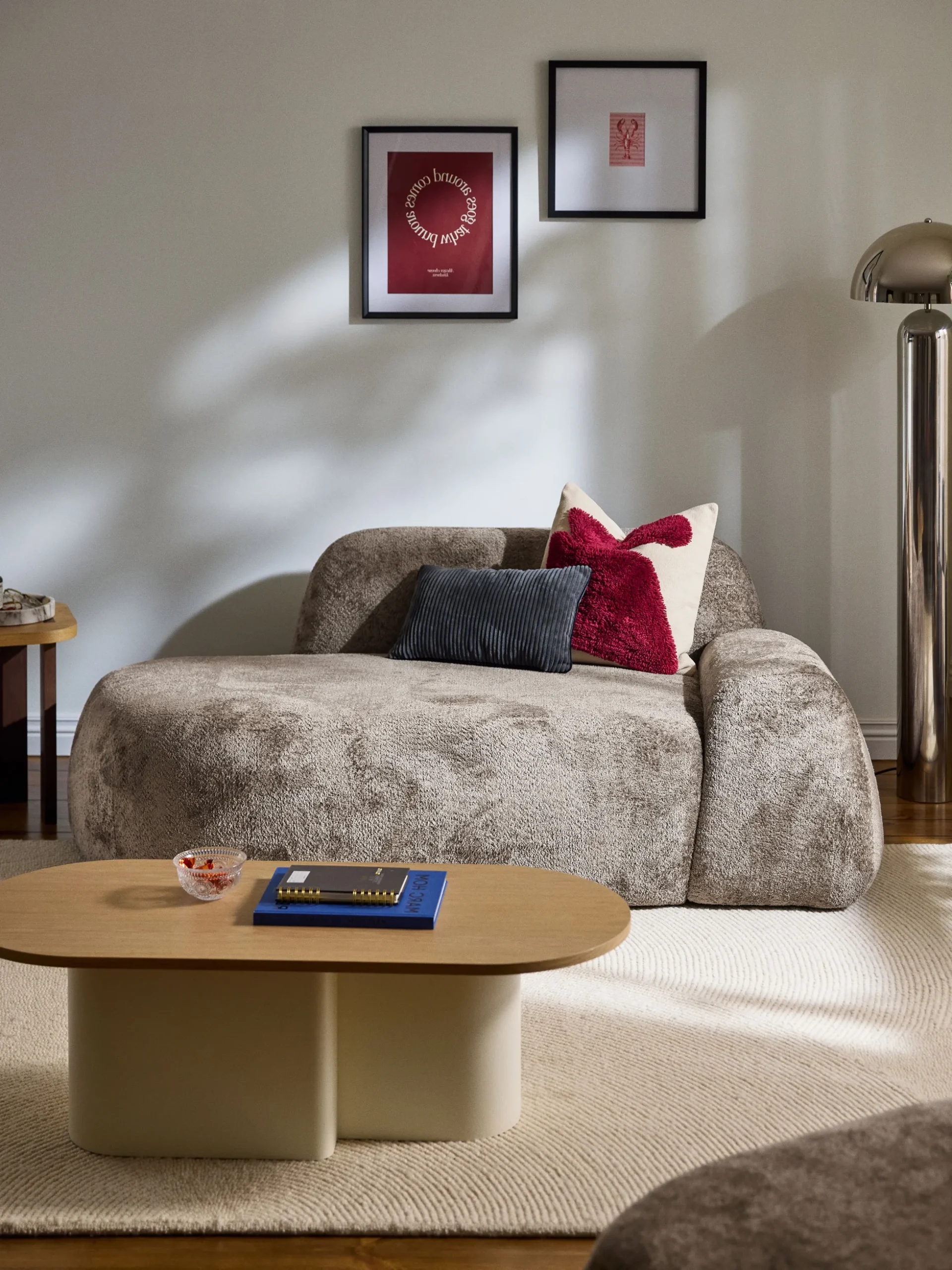 Divano 2 posti in teddy bouclé con chaise longue Wolke