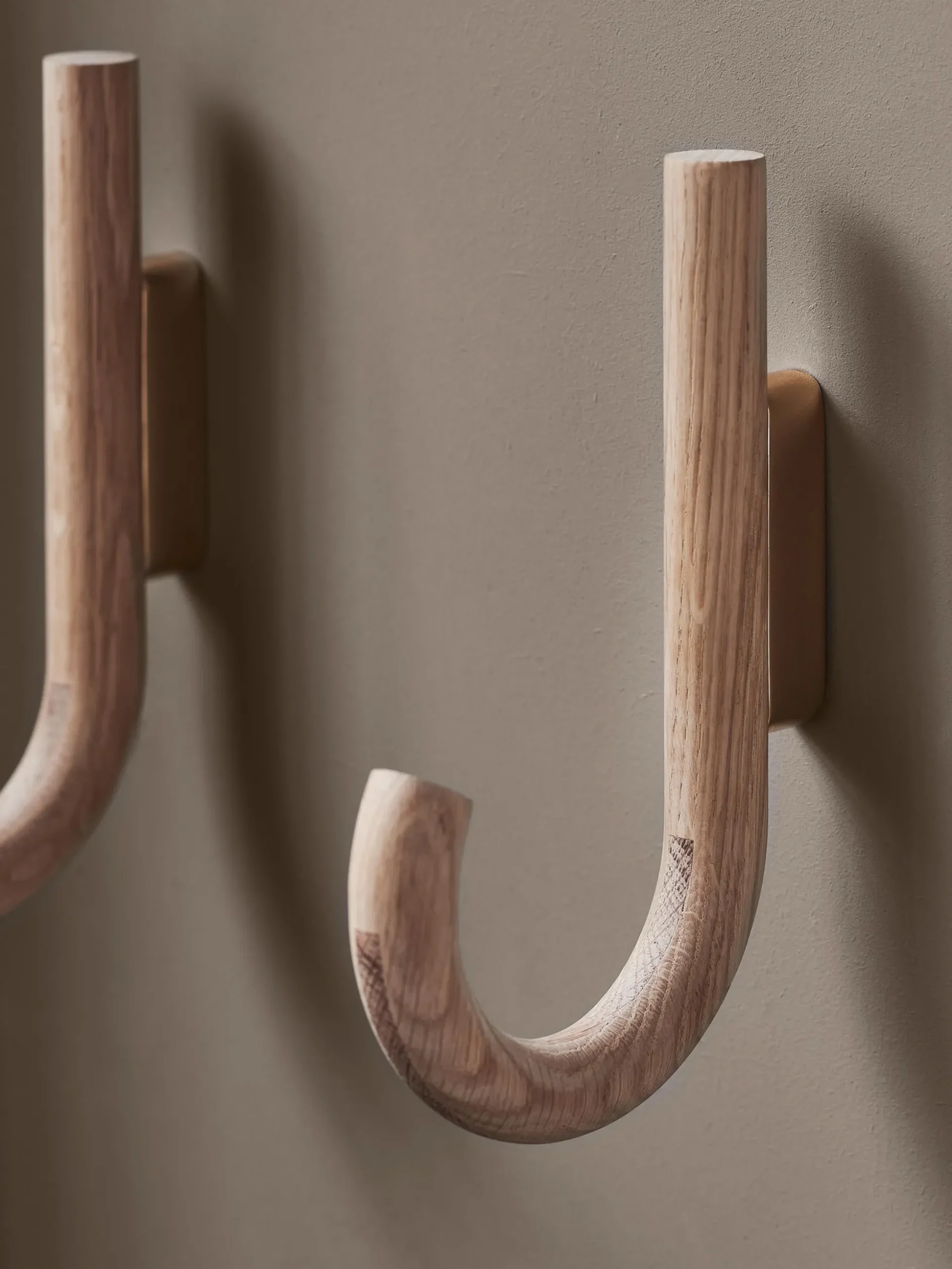 Gancio da parete in legno di quercia Umbrella, in diverse dimensioni