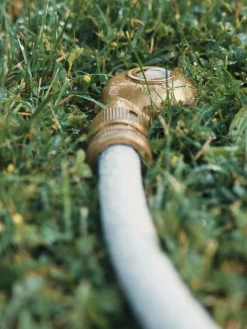 Irrigatore per prato in ottone Polly