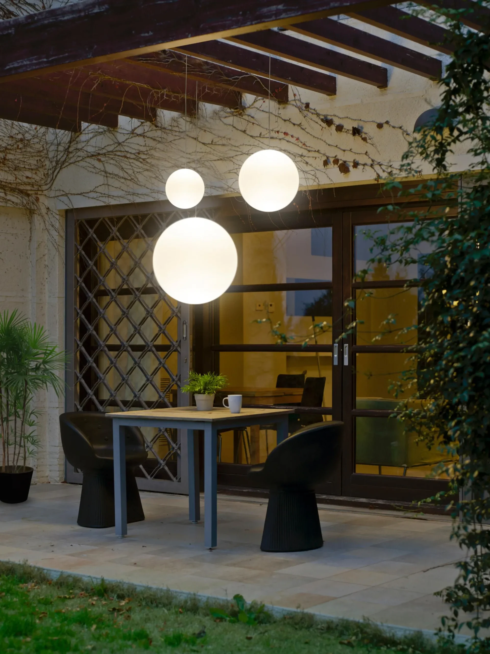 Lampada a sospensione da esterno portatile a LED con telecomando Pianeta, varie misure