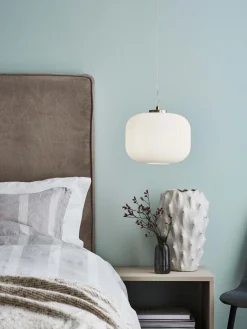 Lampada a sospensione piccola con paralume in vetro Sober