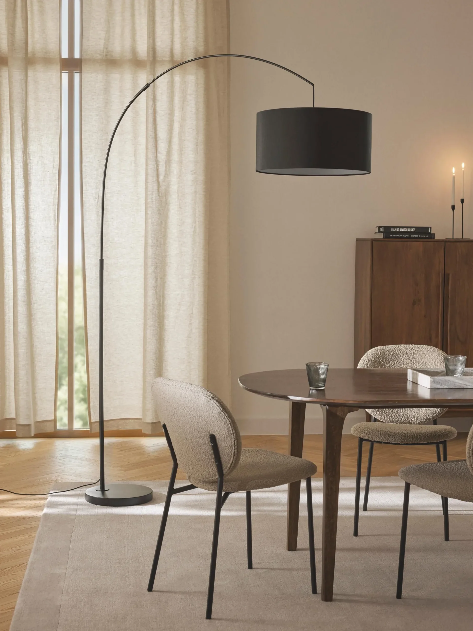 Lampada ad arco grande nera Niels