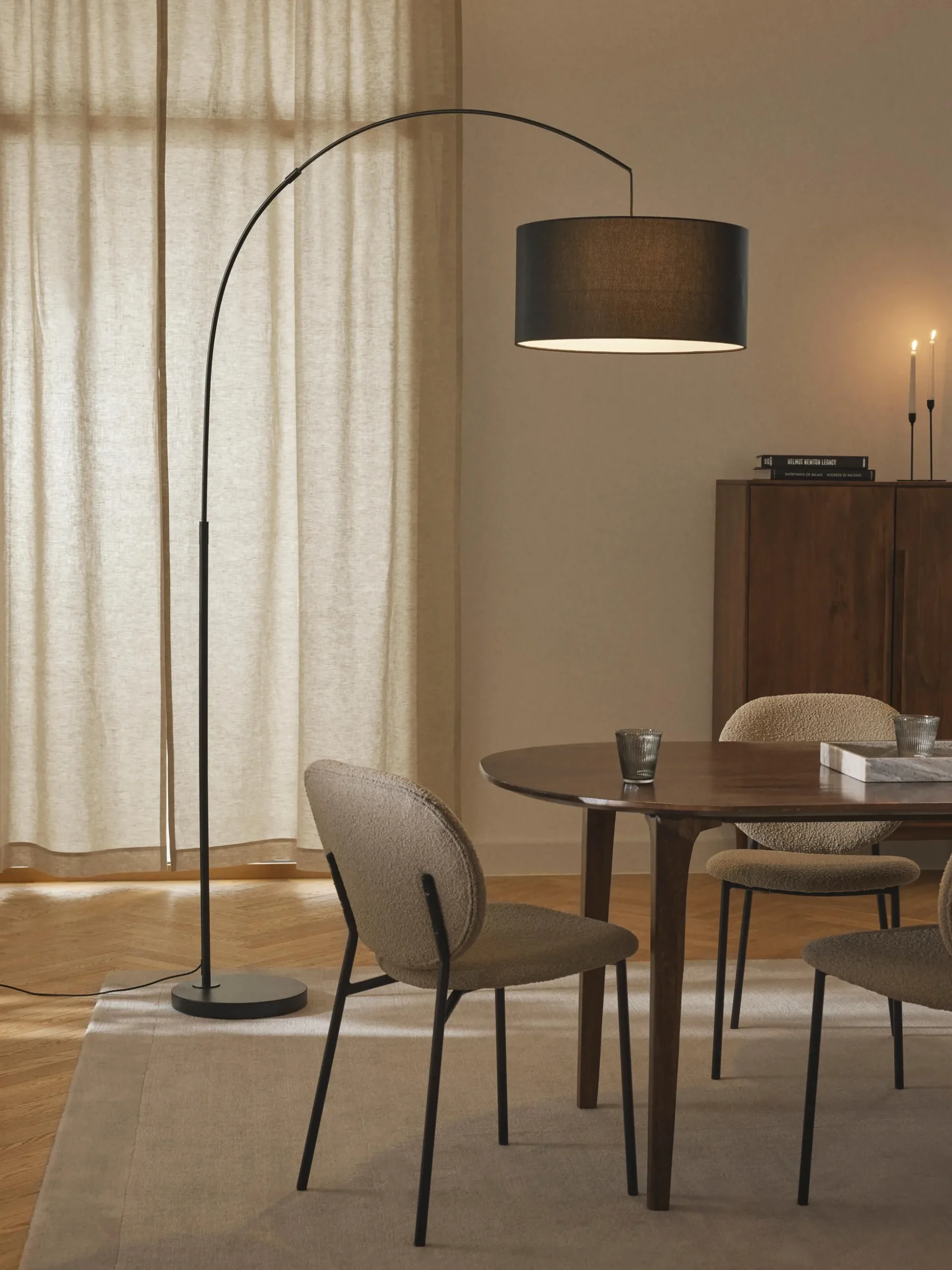 Lampada ad arco grande nera Niels