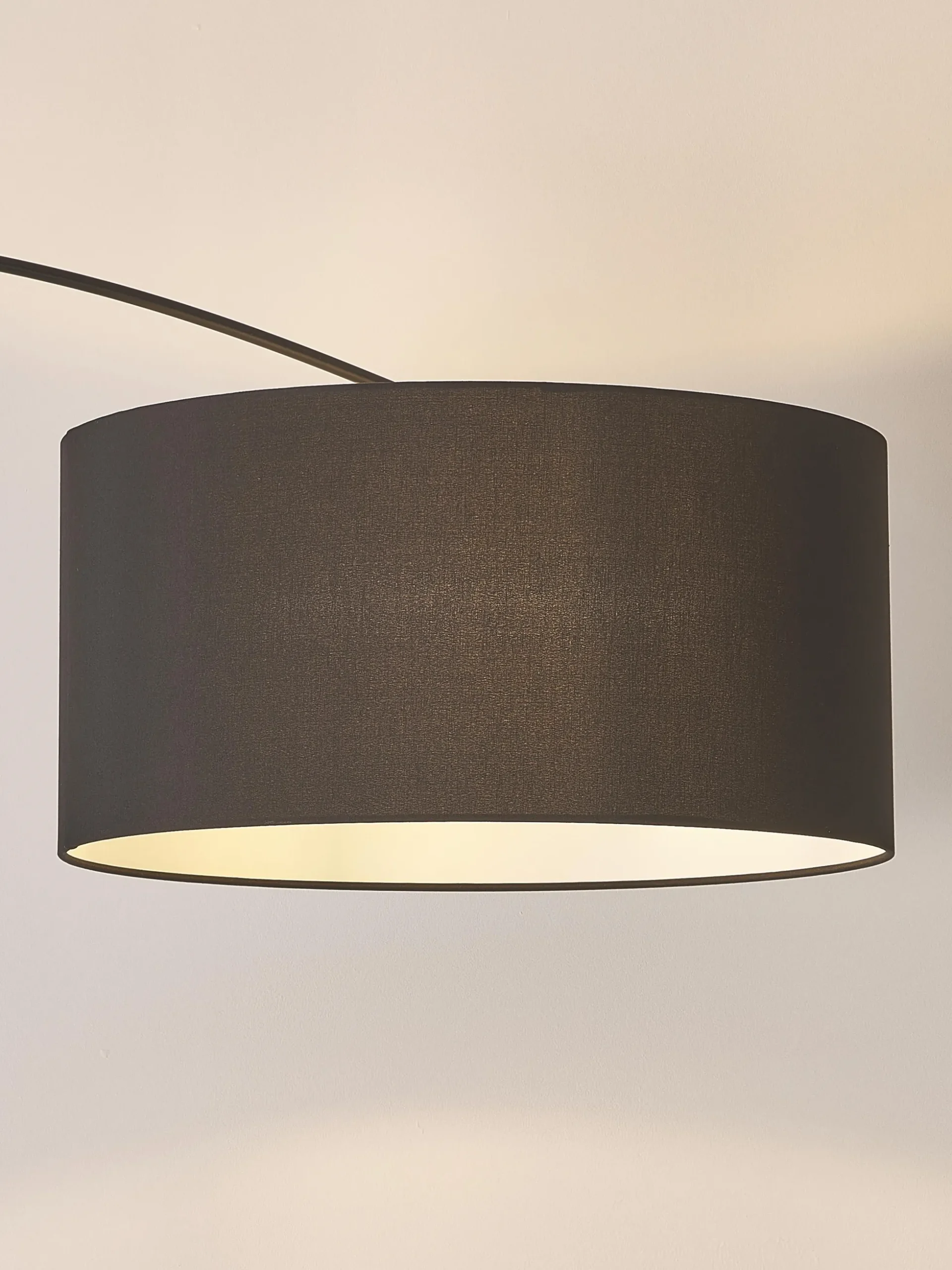Lampada ad arco grande nera Niels