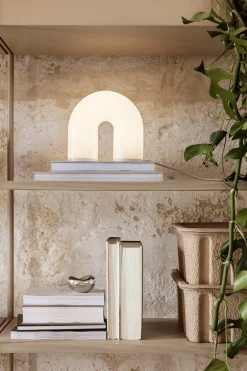 Lampada da tavolo a LED con luce regolabile con struttura rigata Vuelta, varie misure