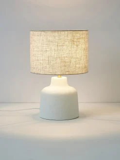 Lampada da tavolo con base in cemento Ike