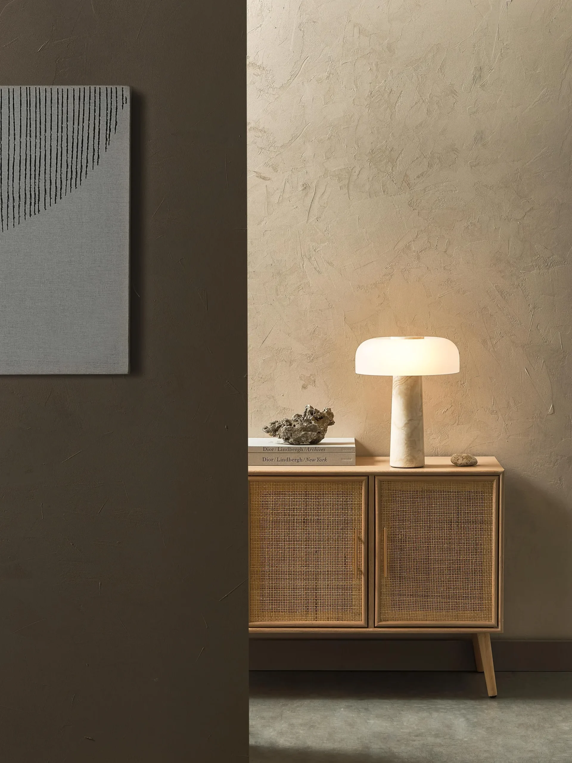 Lampada da tavolo con base in travertino Carla