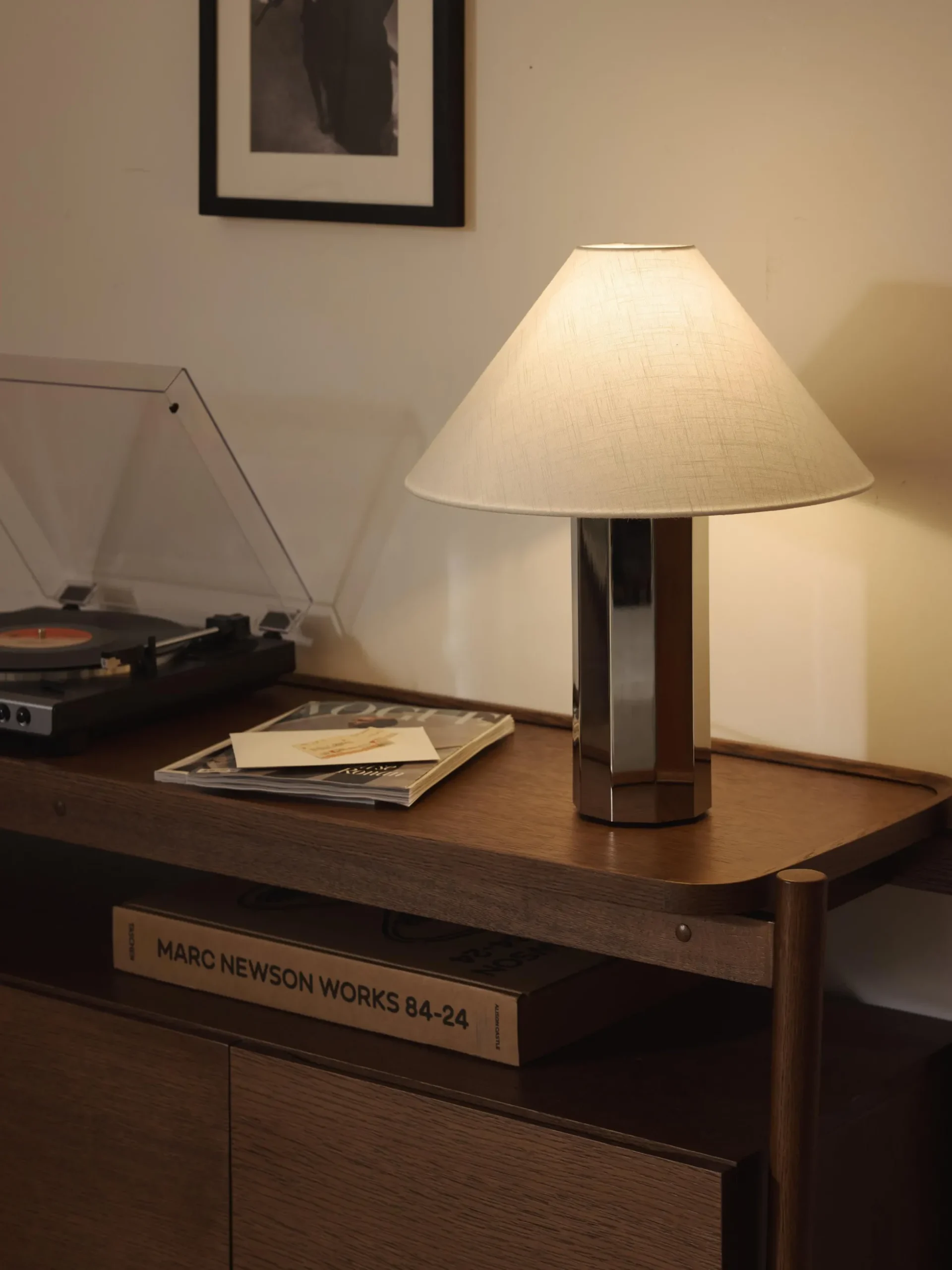 Lampada da tavolo grande con base in metallo Lima