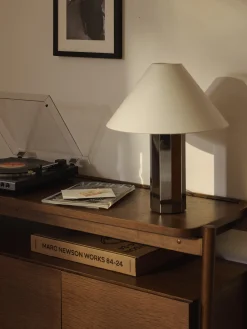 Lampada da tavolo grande con base in metallo Lima