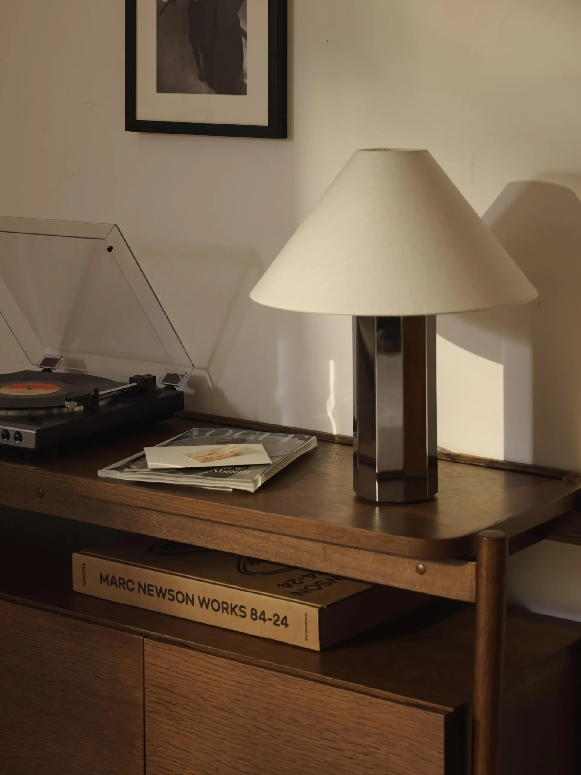 Lampada da tavolo grande con base in metallo Lima