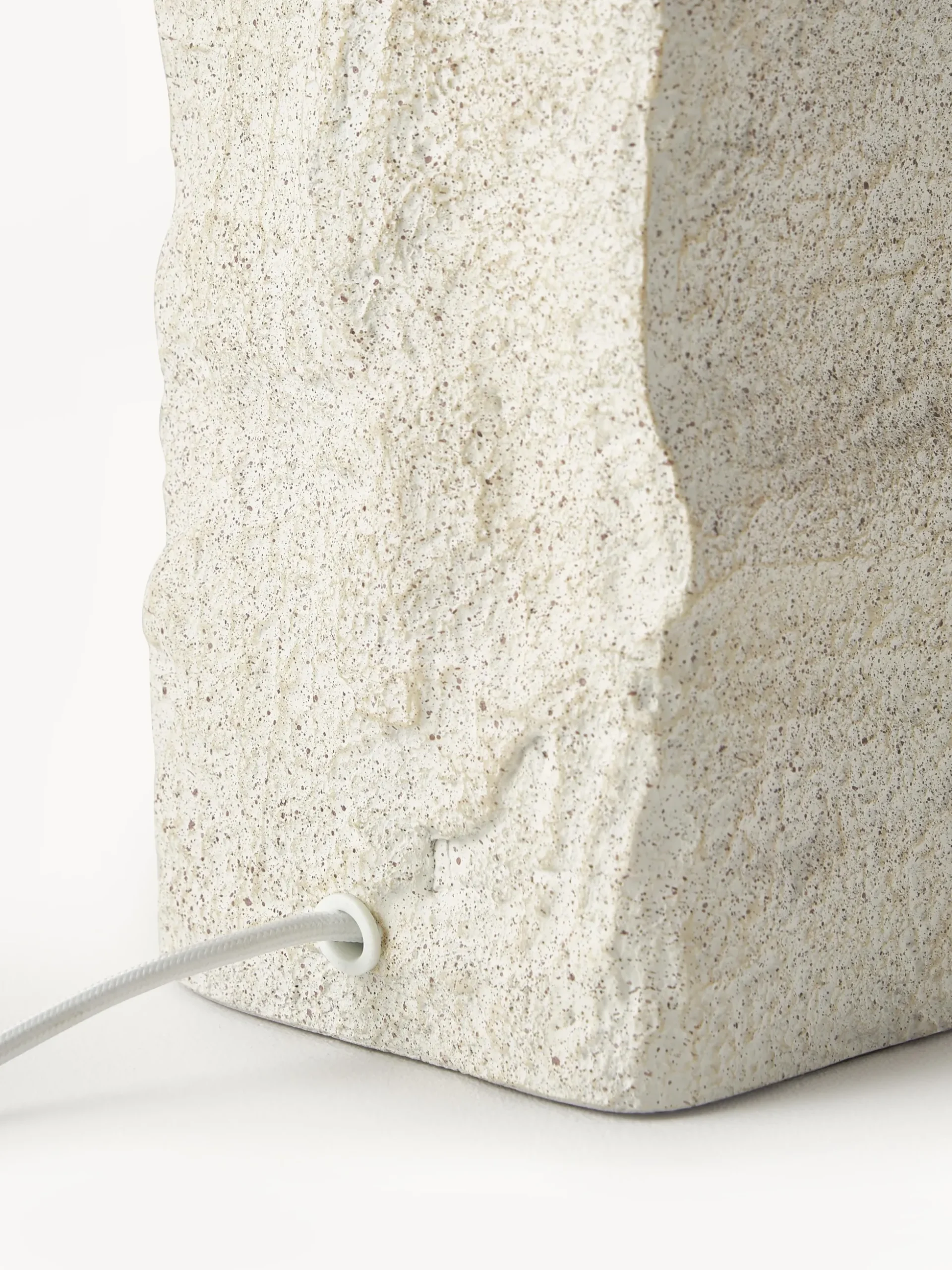 Lampada da tavolo grande con base in cemento Kiri