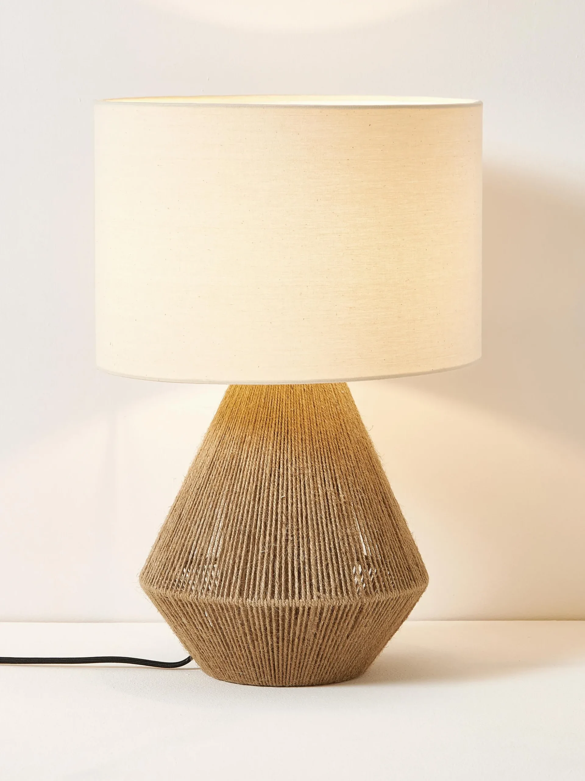 Lampada da tavolo in iuta Cecillia