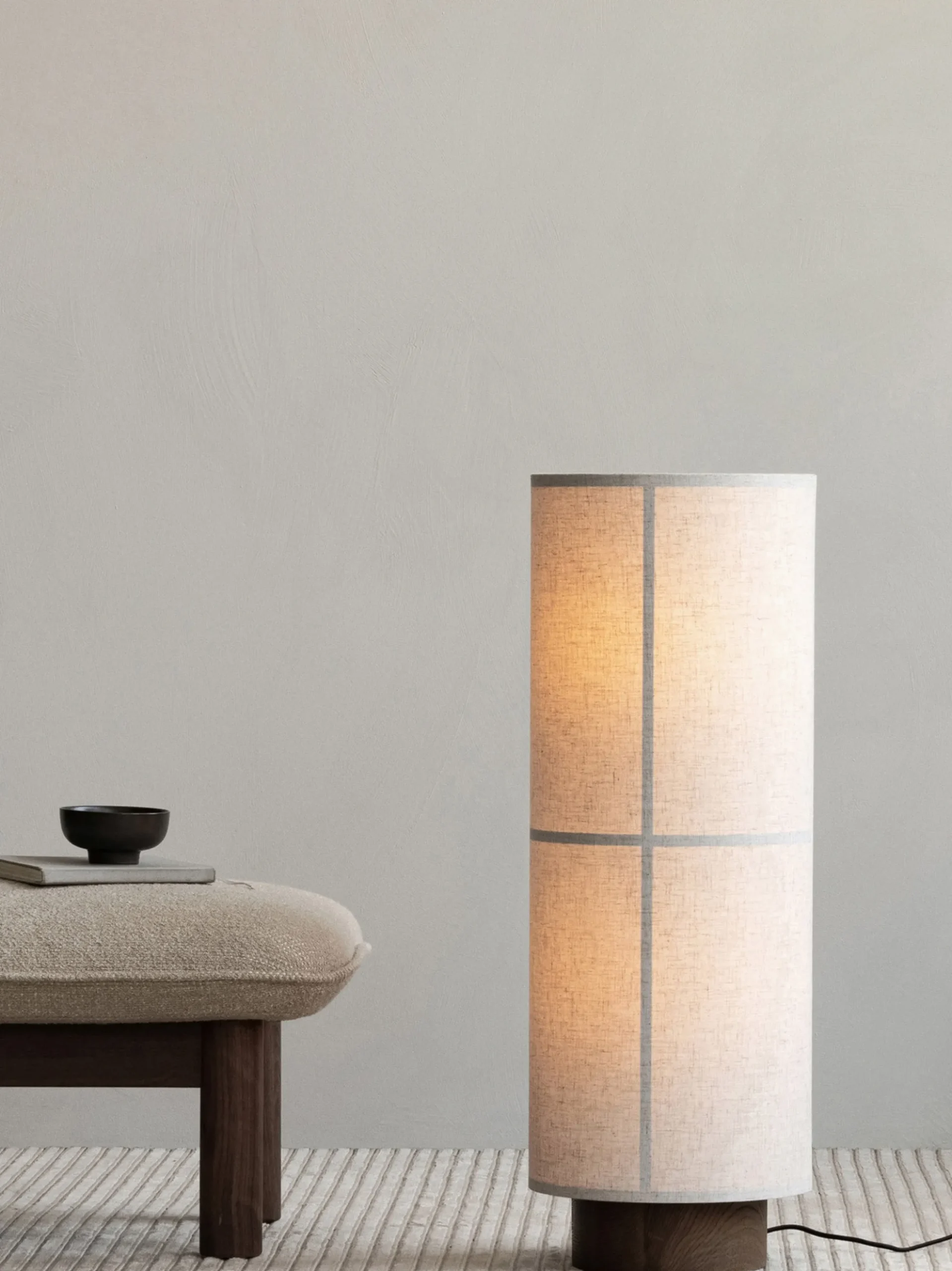 Lampada da tavolo in lino fatta a mano Hashira, luce regolabile