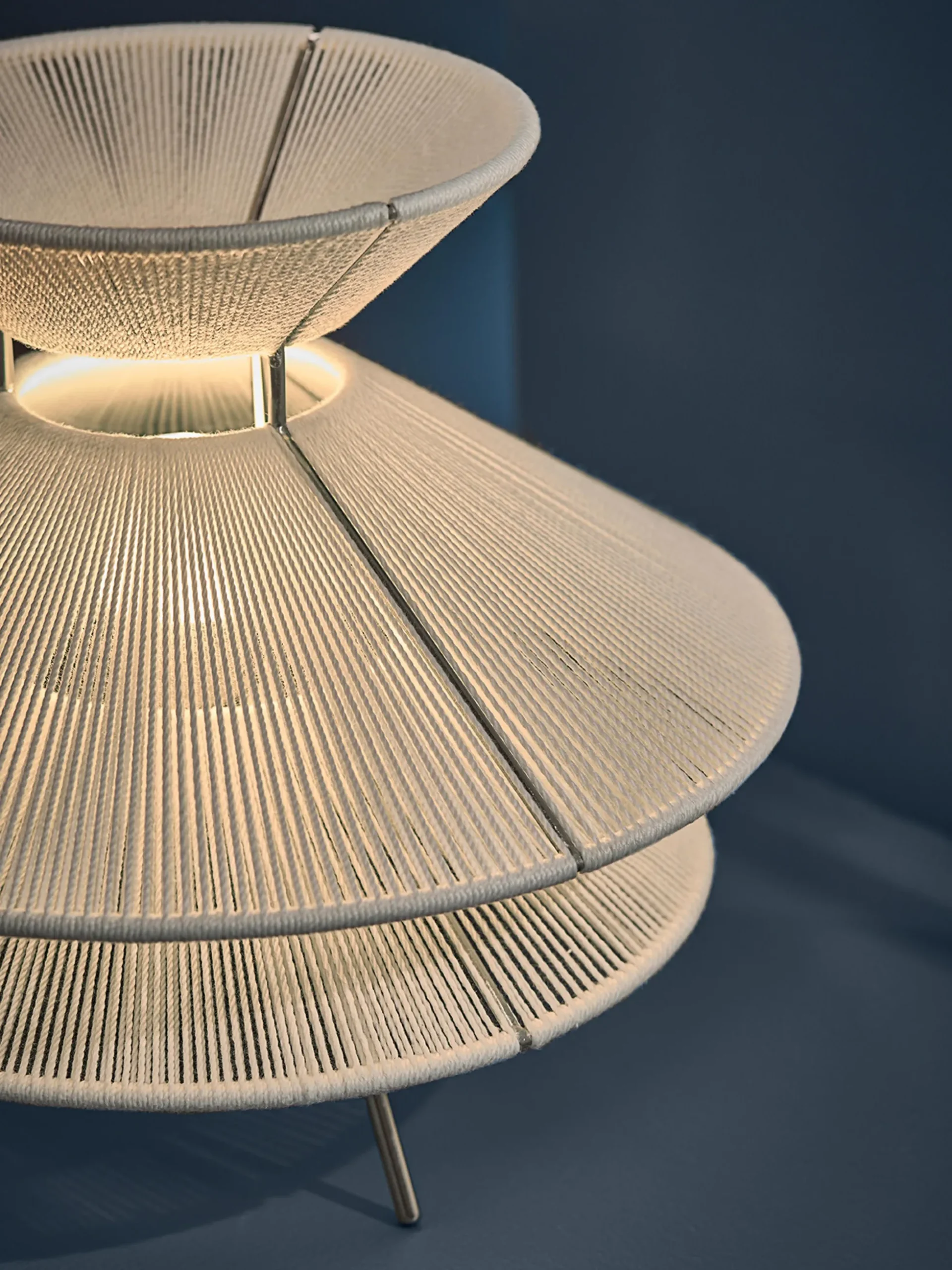 Lampada da tavolo in lino con luce regolabile Kiku
