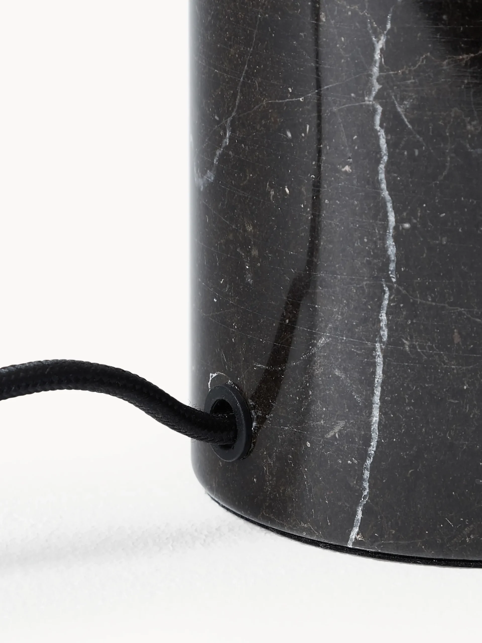 Lampada da tavolo piccola con base in marmo Alma