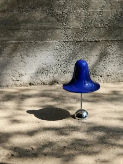 Lampada da tavolo piccola portatile a LED con luce regolabile Pantop, Design Verner Panton