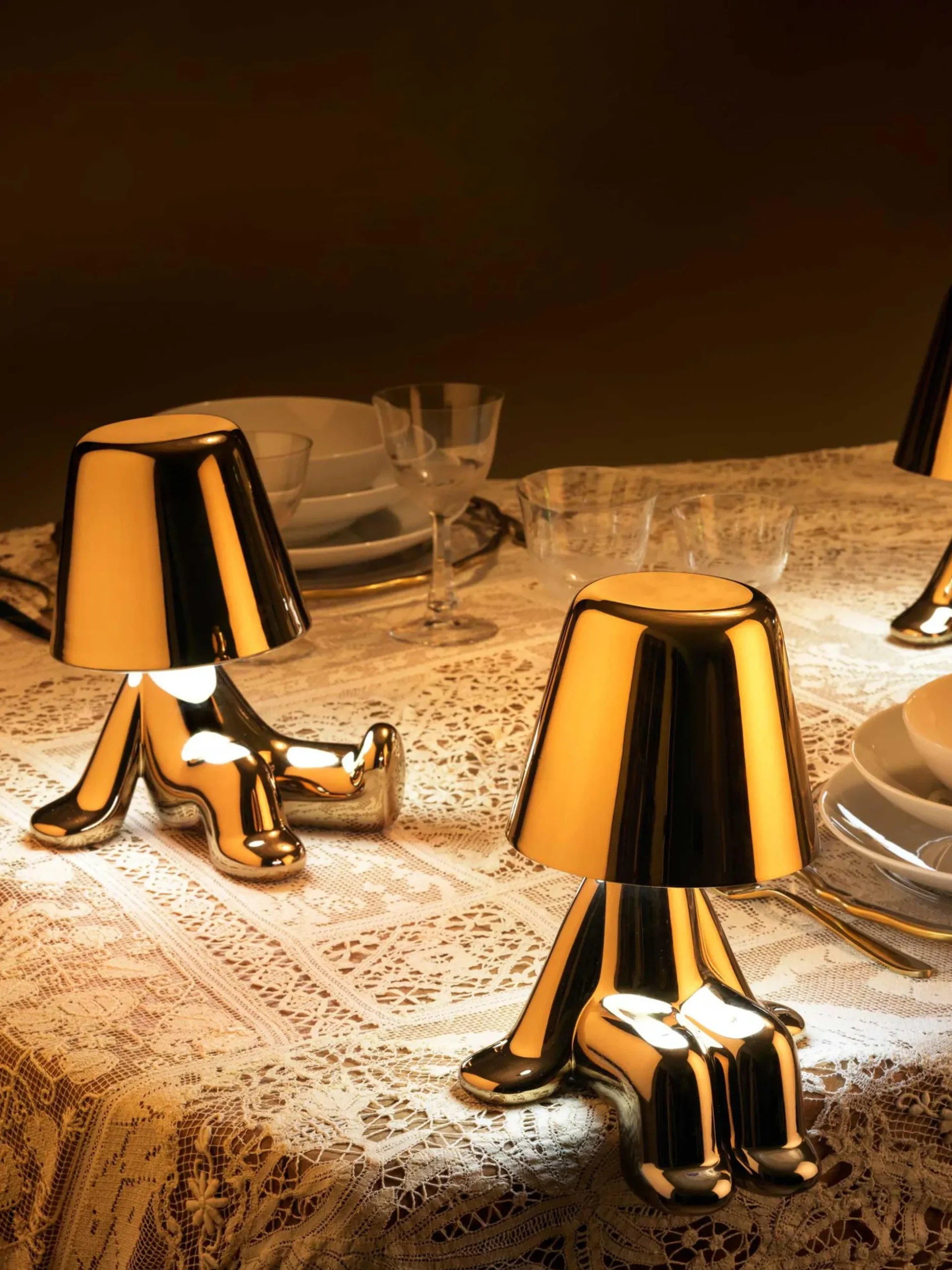 Lampada da tavolo piccola portatile a LED con luce regolabile Golden Brothers Bob