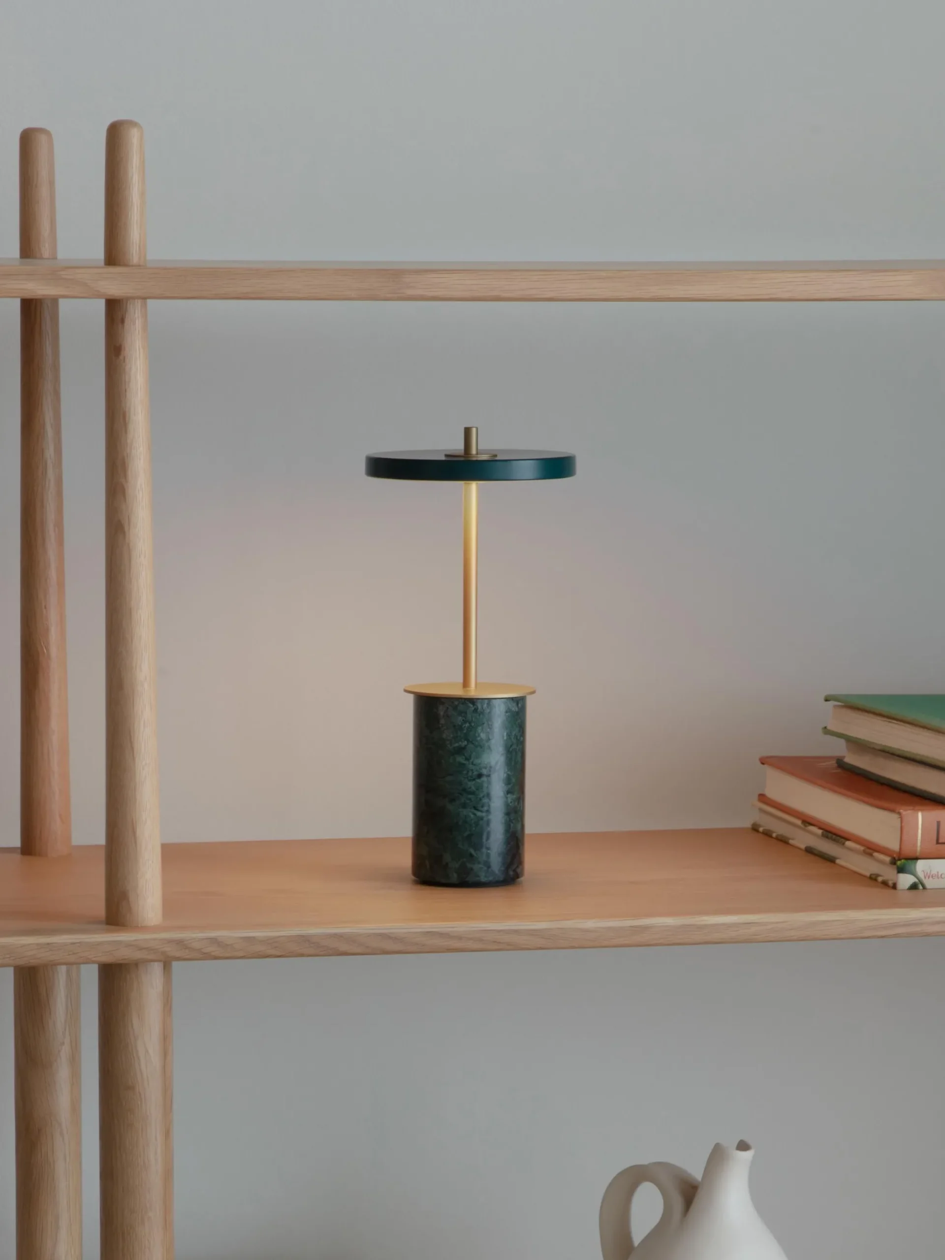 Lampada da tavolo piccola portatile a LED con luce regolabile Asteria Move Mini