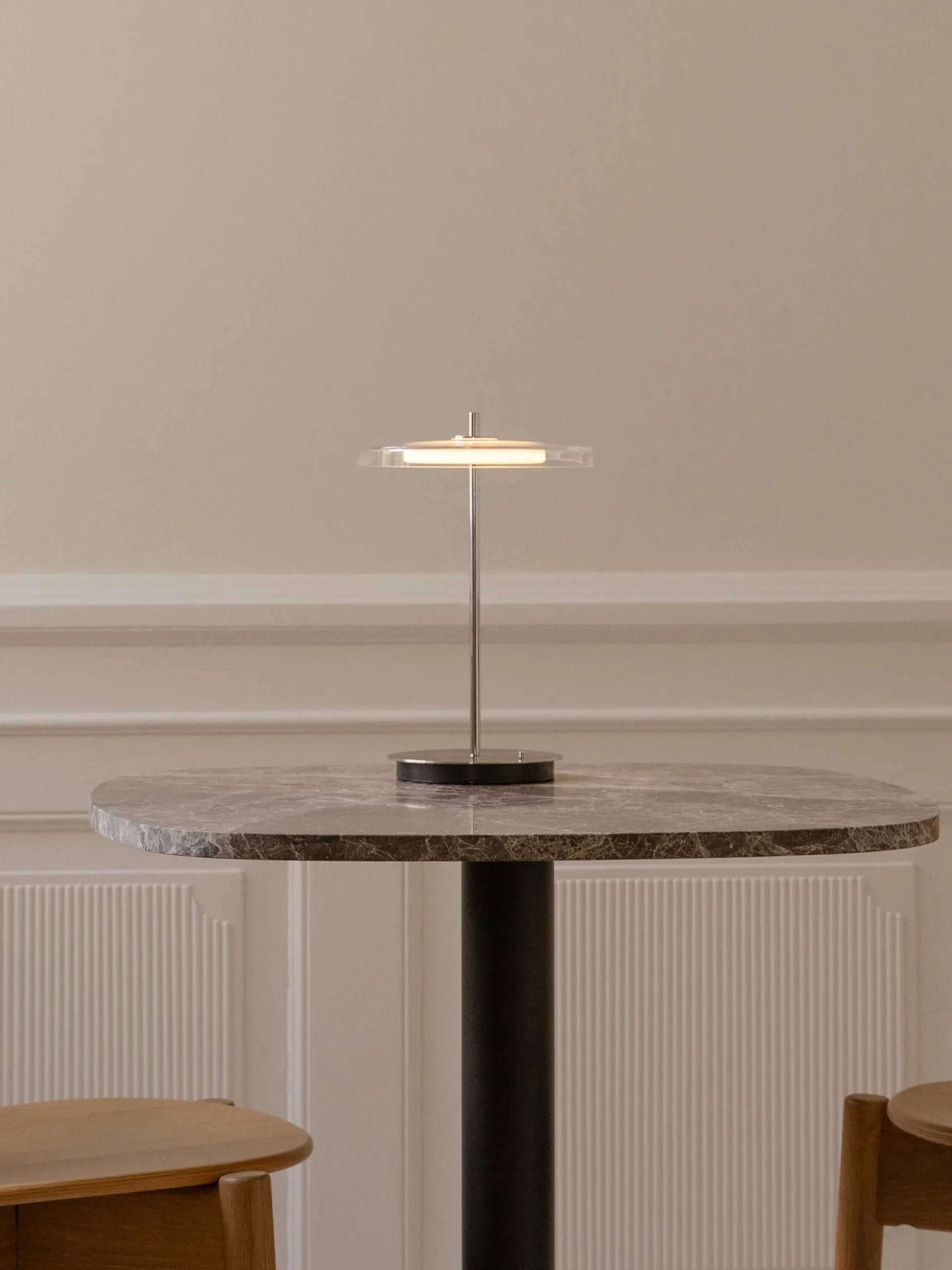Lampada da tavolo piccola portatile a LED con luce regolabile Asteria Move