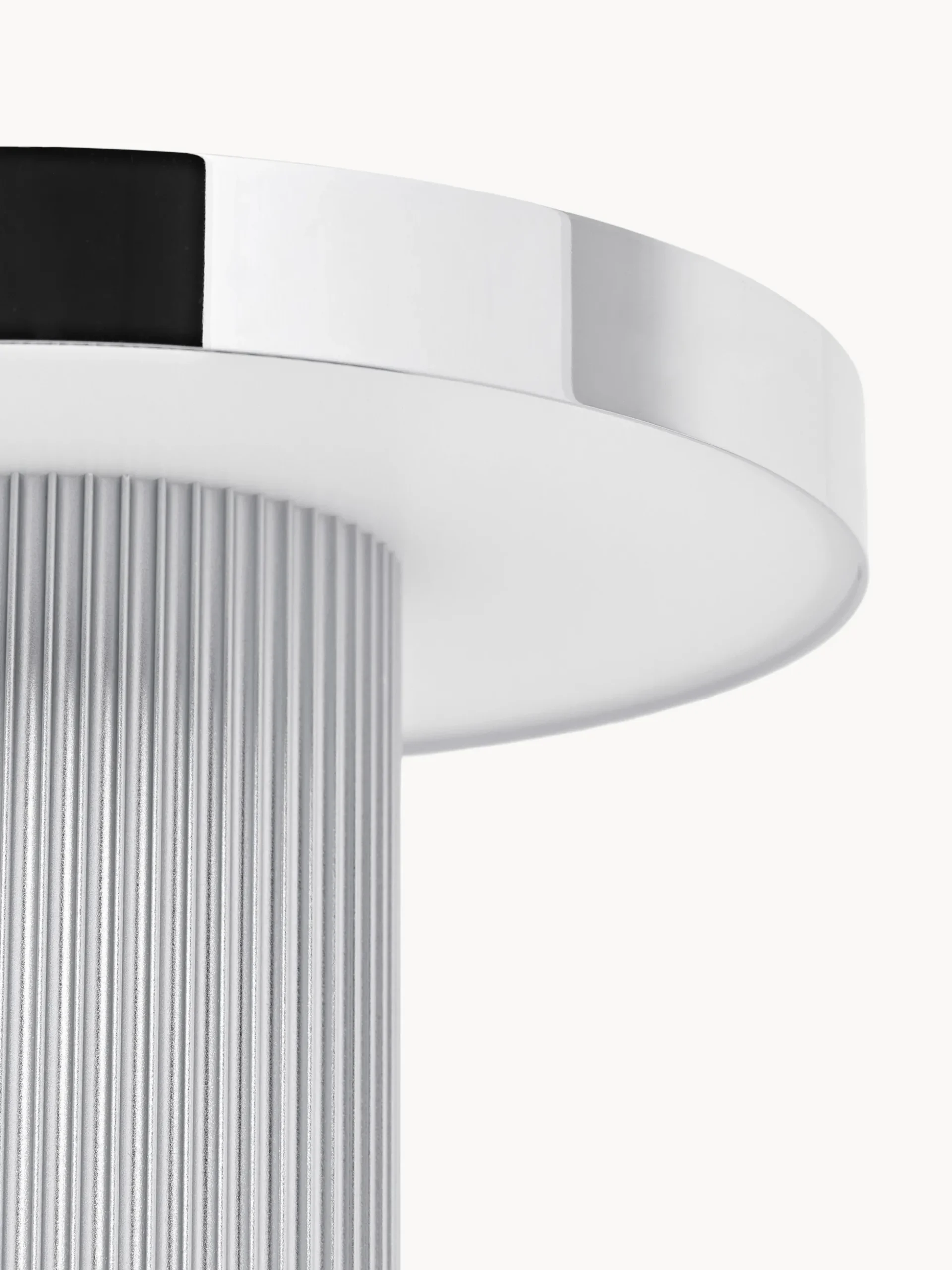 Lampada da tavolo piccola a LED con base millerighe Elna