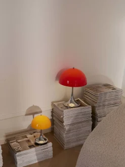 Lampada da tavolo portatile a LED con luce regolabile Panthella 250, Design Verner Panton
