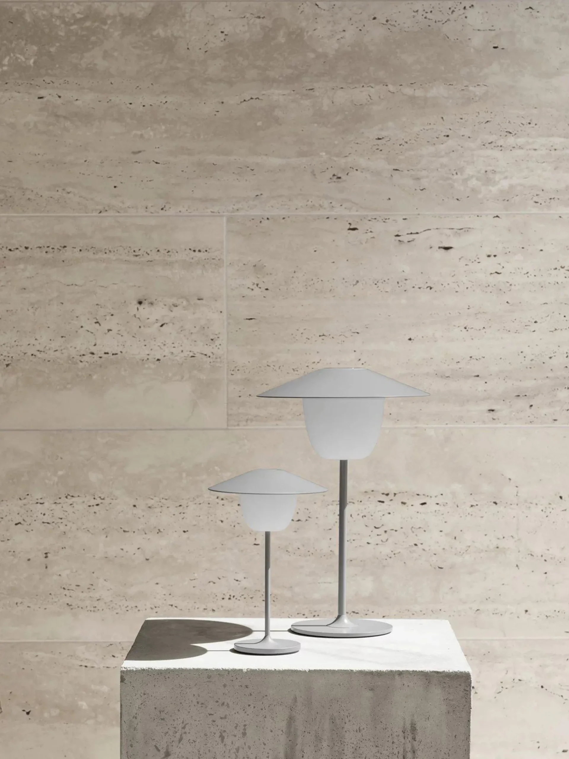 Lampada da tavolo portatile a LED con luce regolabile Ani