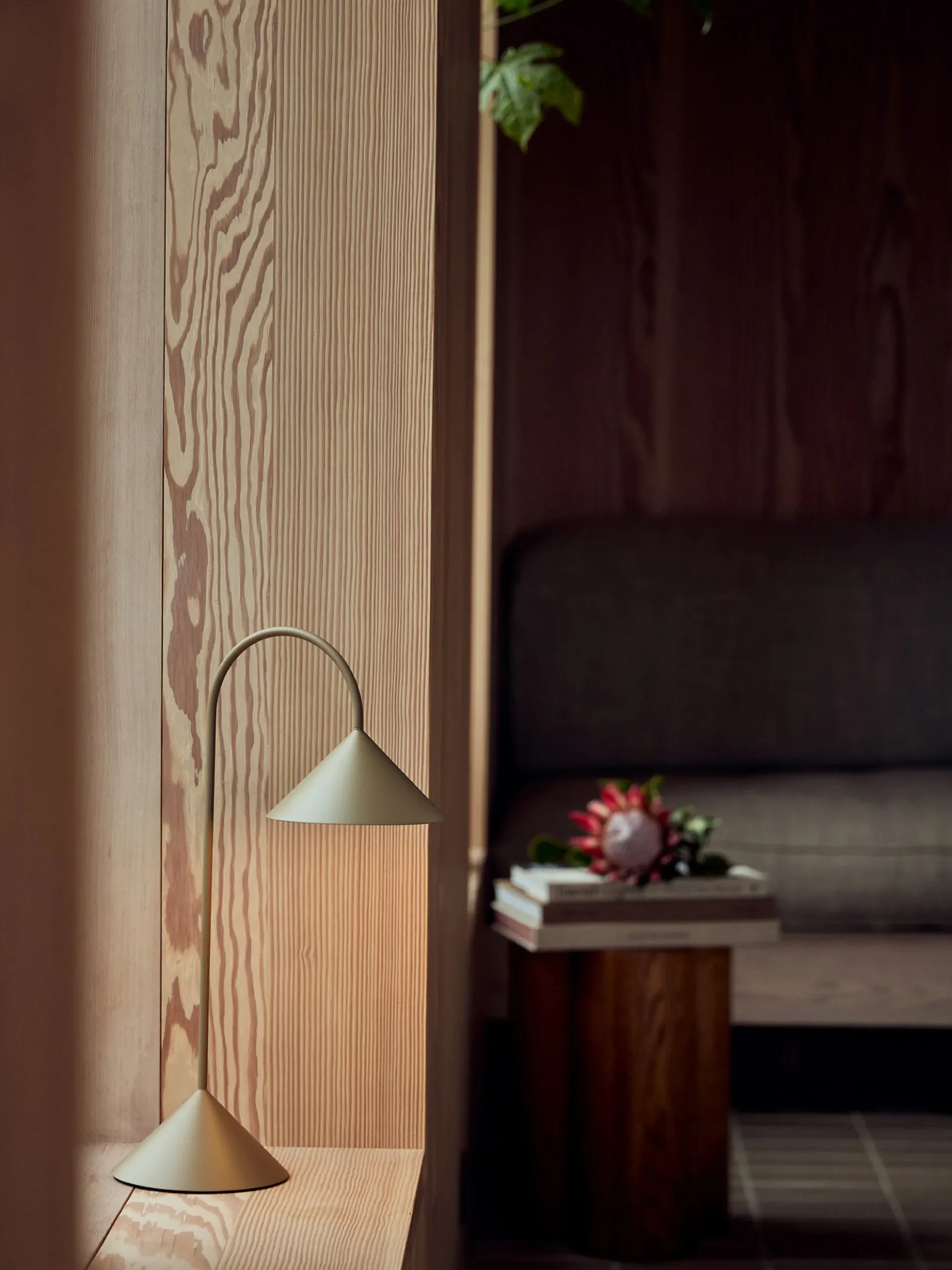 Lampada da tavolo portatile da esterno a LED con luce regolabile Grasp