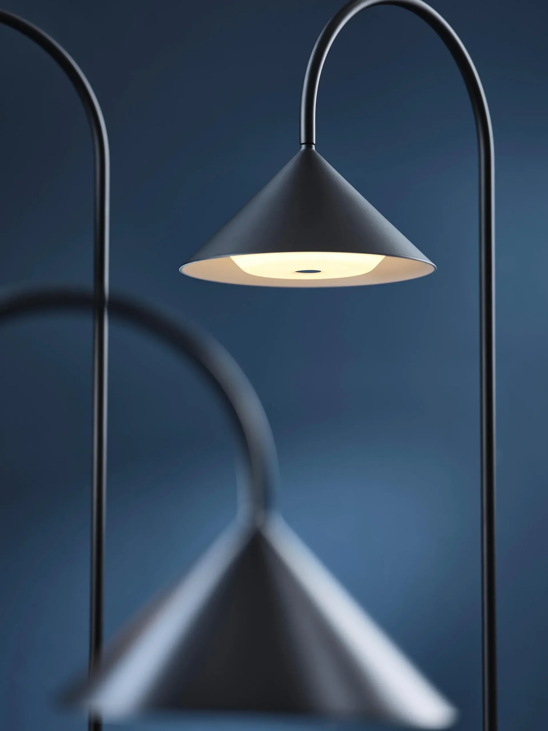Lampada da tavolo portatile da esterno a LED con luce regolabile Grasp