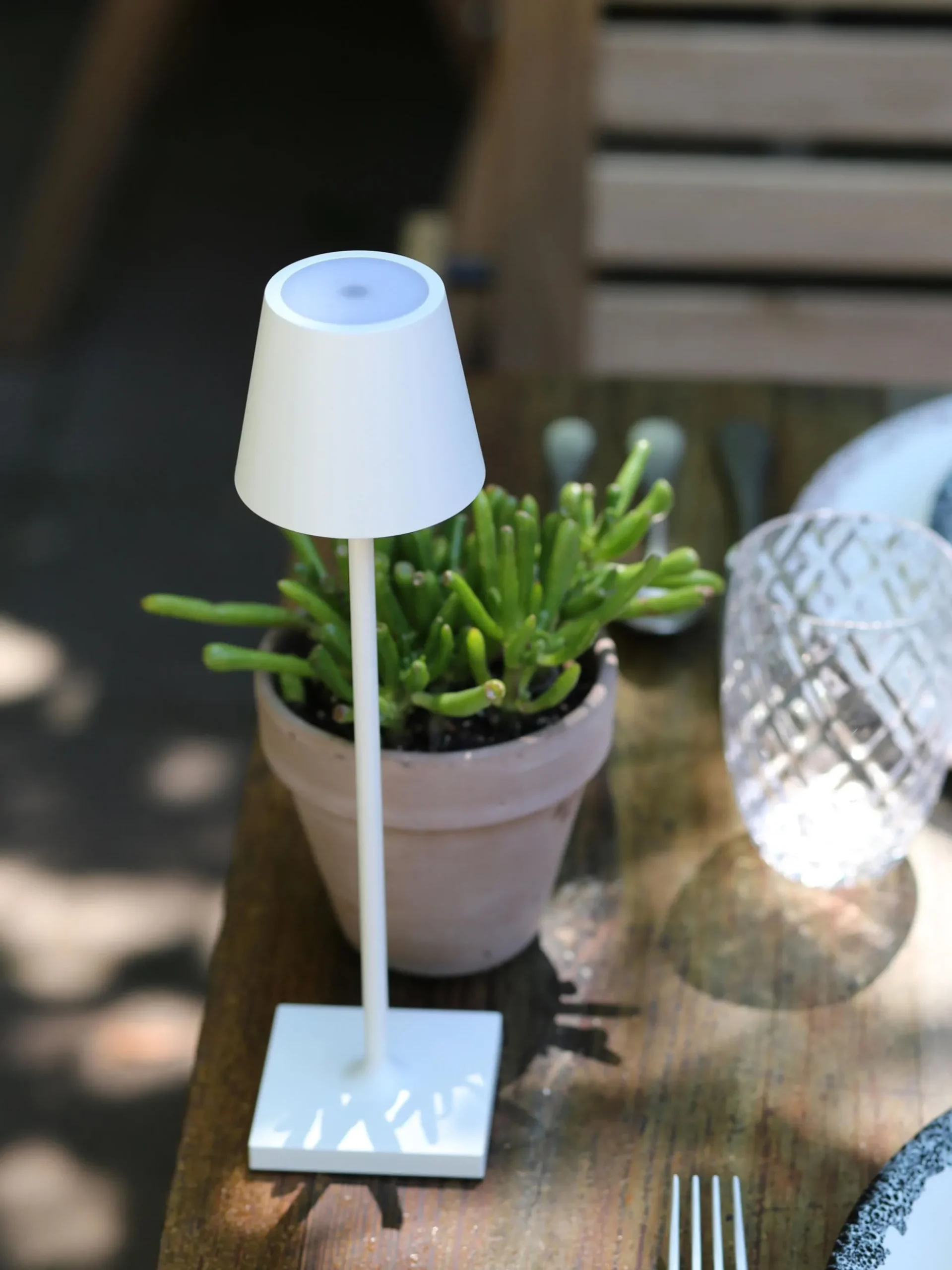 Lampada da tavolo portatile a LED con luce regolabile Poldina Pro Micro