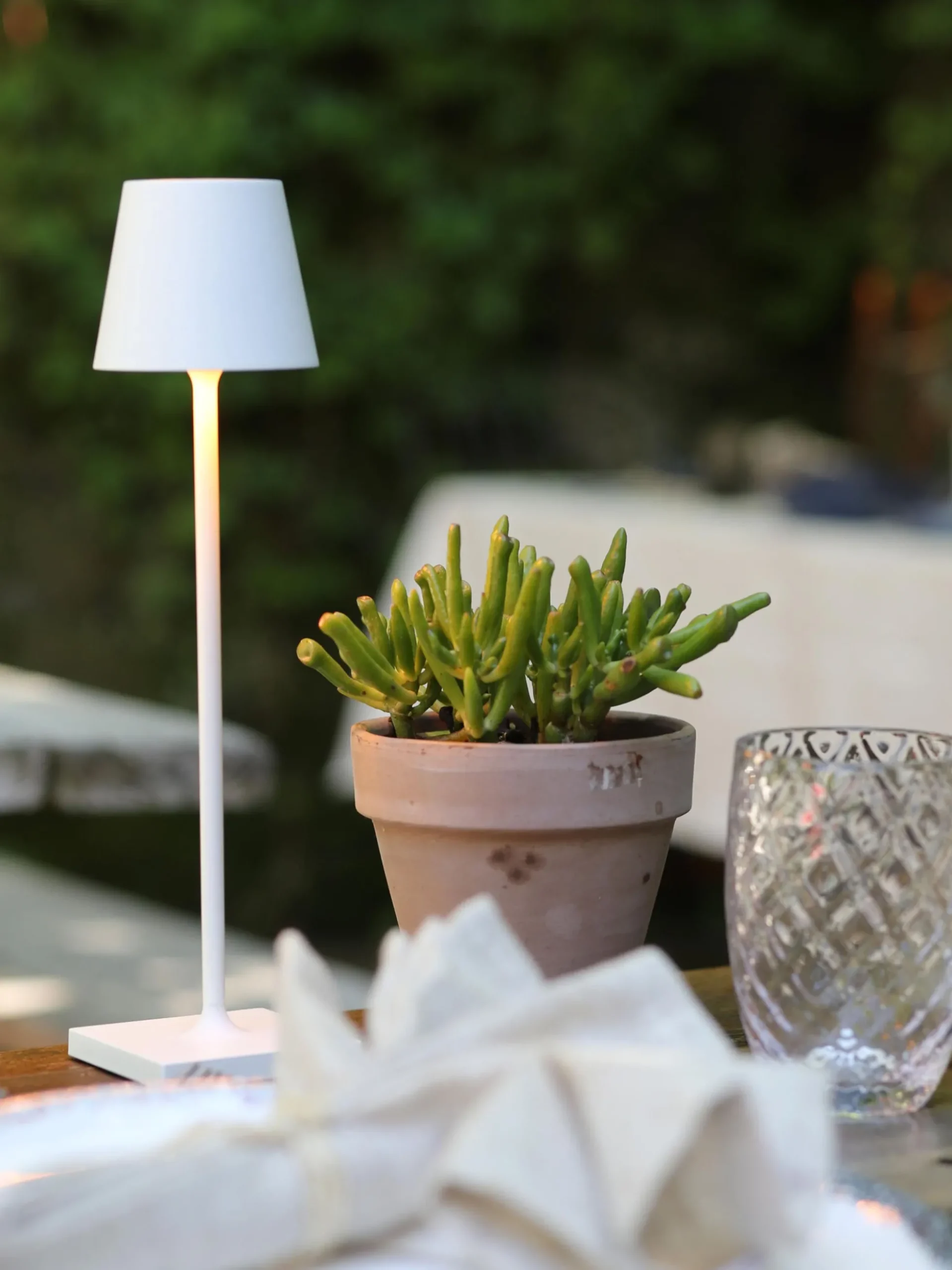Lampada da tavolo portatile a LED con luce regolabile Poldina Pro Micro