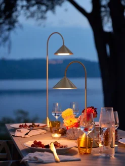 Lampada da tavolo portatile da esterno a LED con luce regolabile Grasp