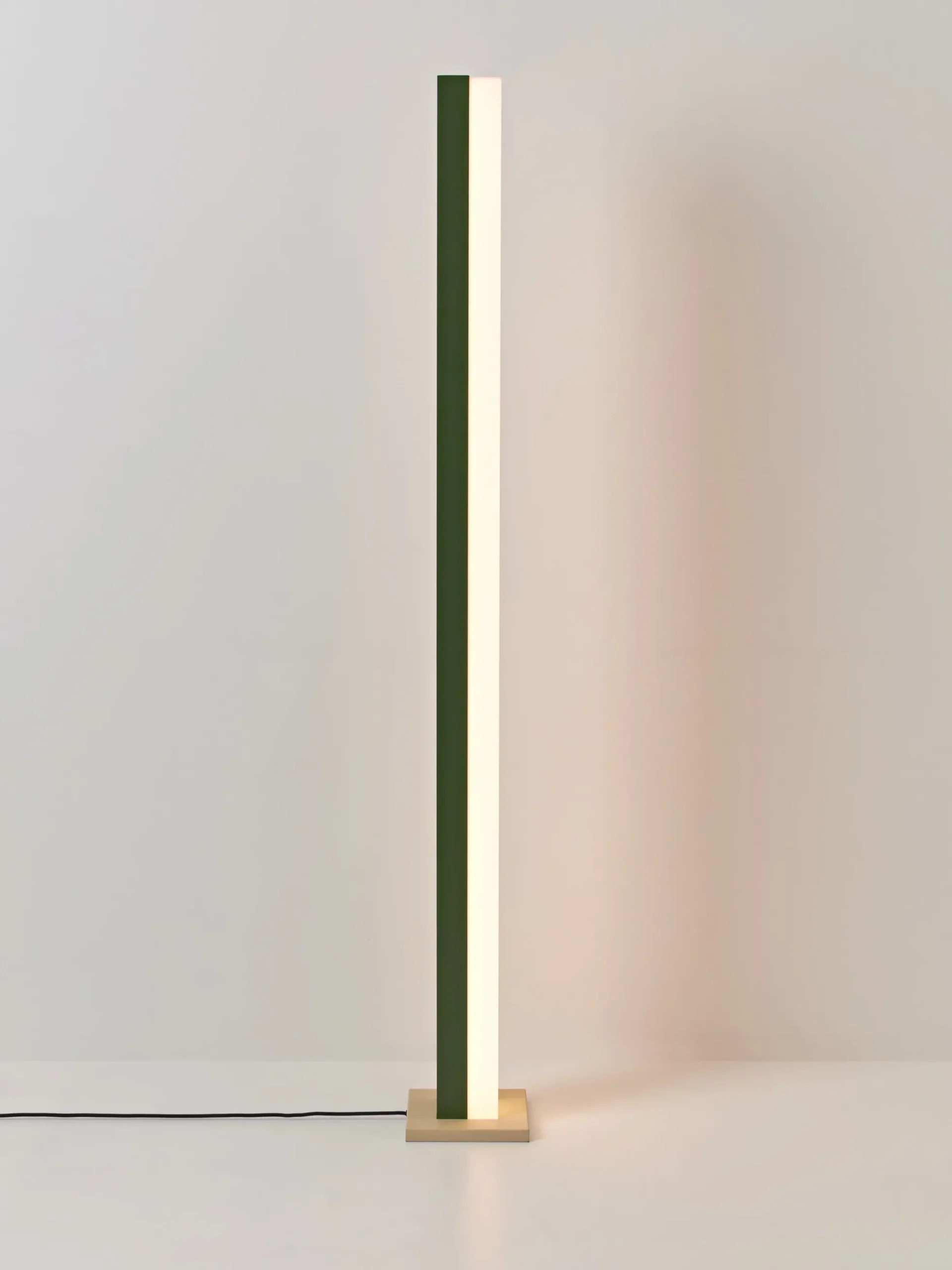 Lampada da terra a LED con luce regolabile Naika
