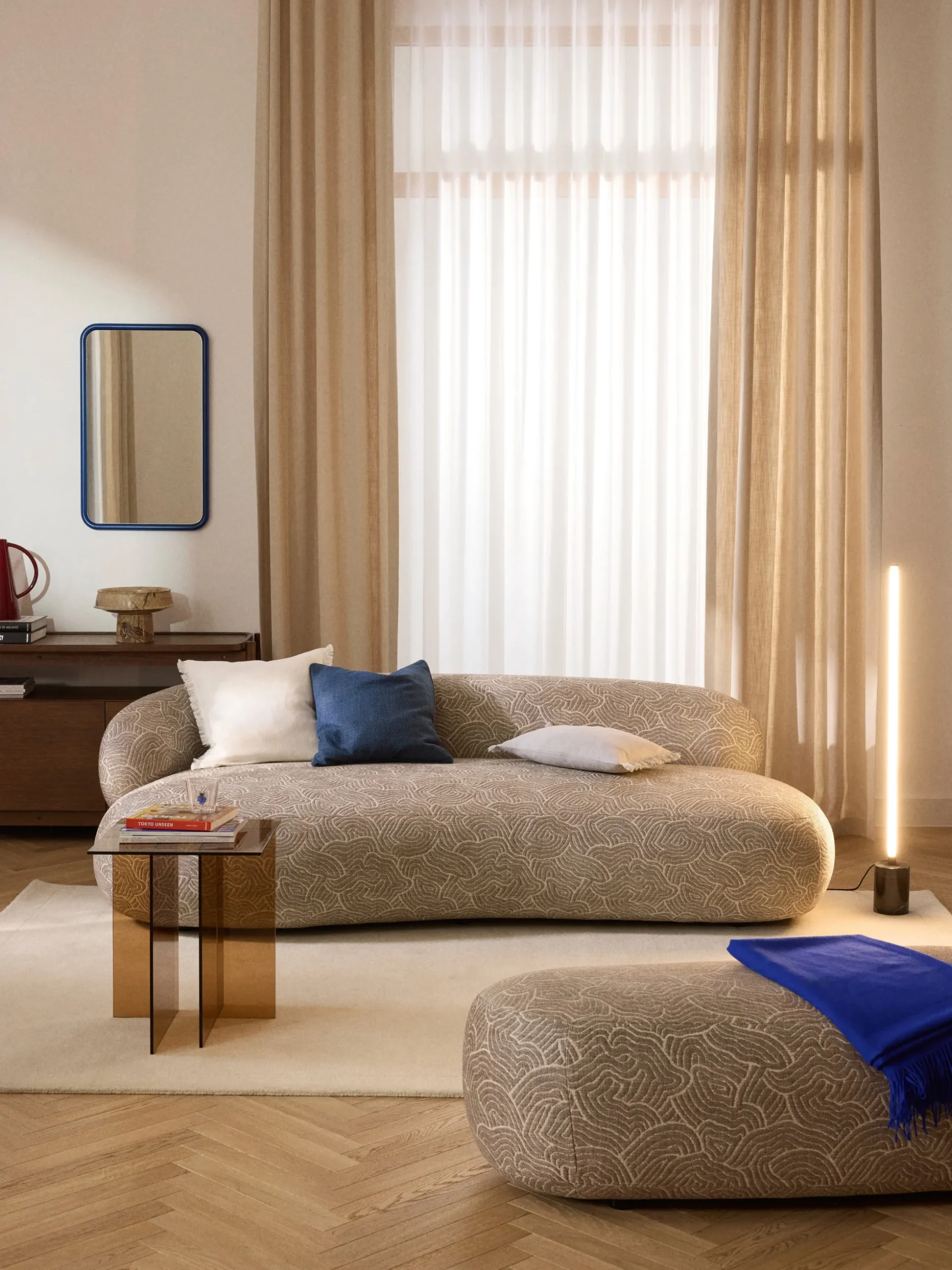 Lampada da terra a LED con base in marmo Shelby