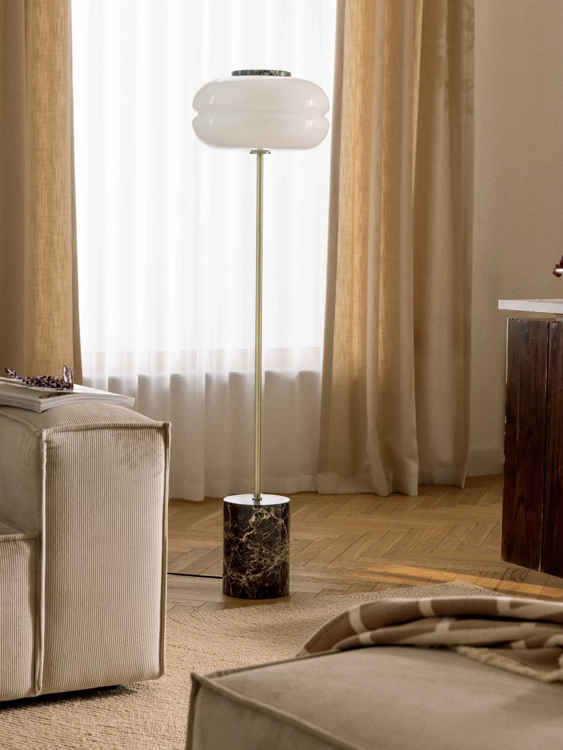 Lampada da terra con base in marmo Bun