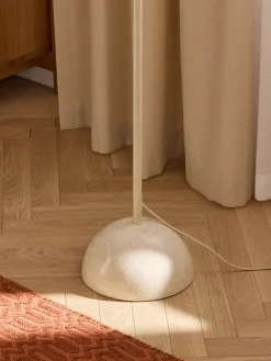 Lampada da terra con base in marmo Vica