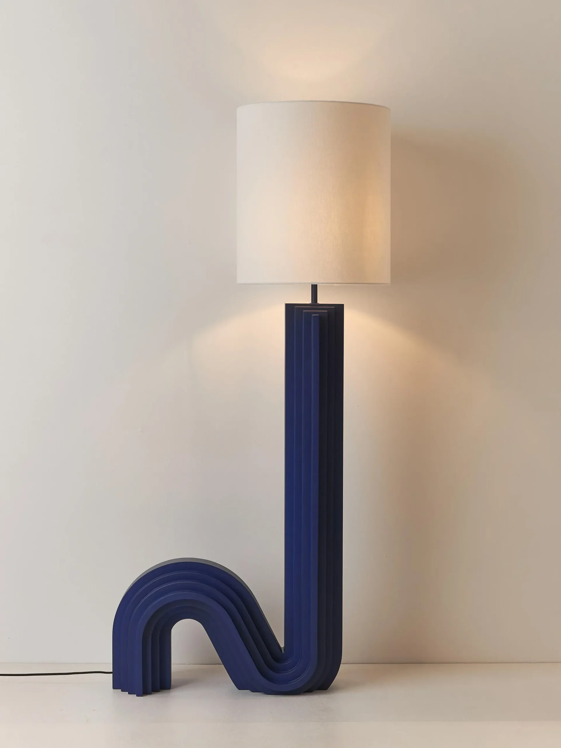 Lampada da terra di design Luomo