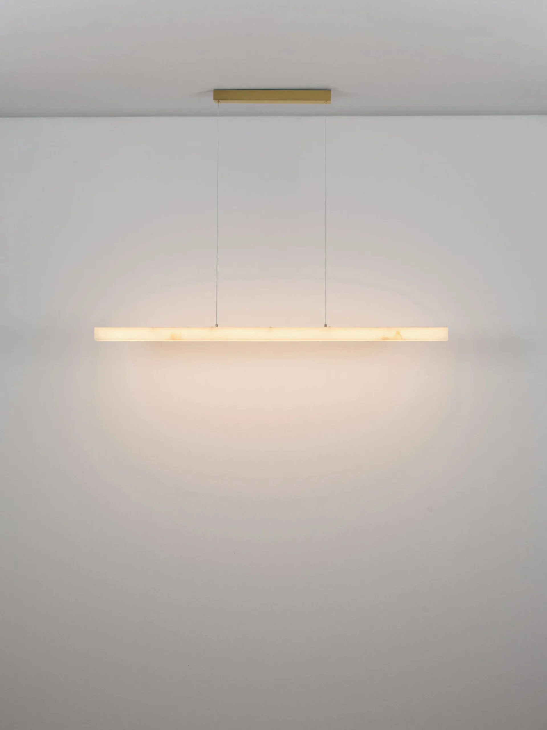 Lampada a sospensione grande a LED in alabastro Vaster, luce regolabile