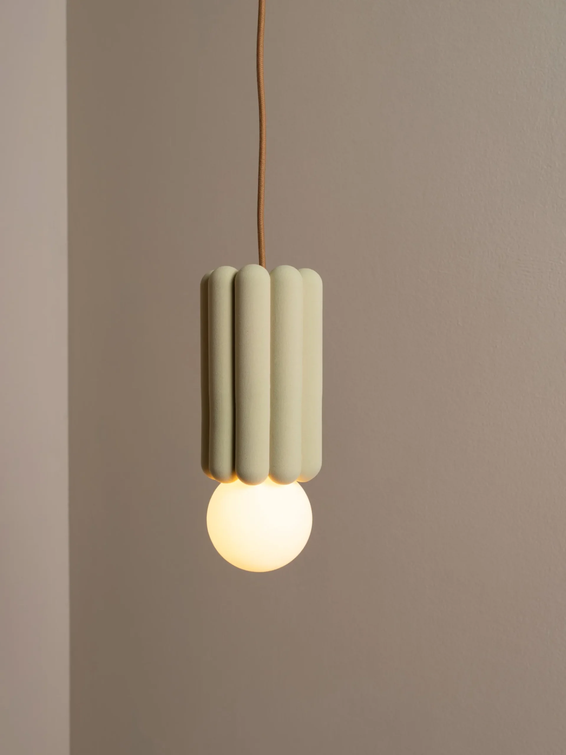 Lampada a sospensione piccola fatta a mano con luce regolabile STUCCO No. 3