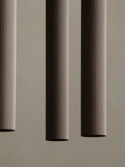 Lampada a sospensionepiccola con superficie rigata Tubulaire, alt. 48 cm