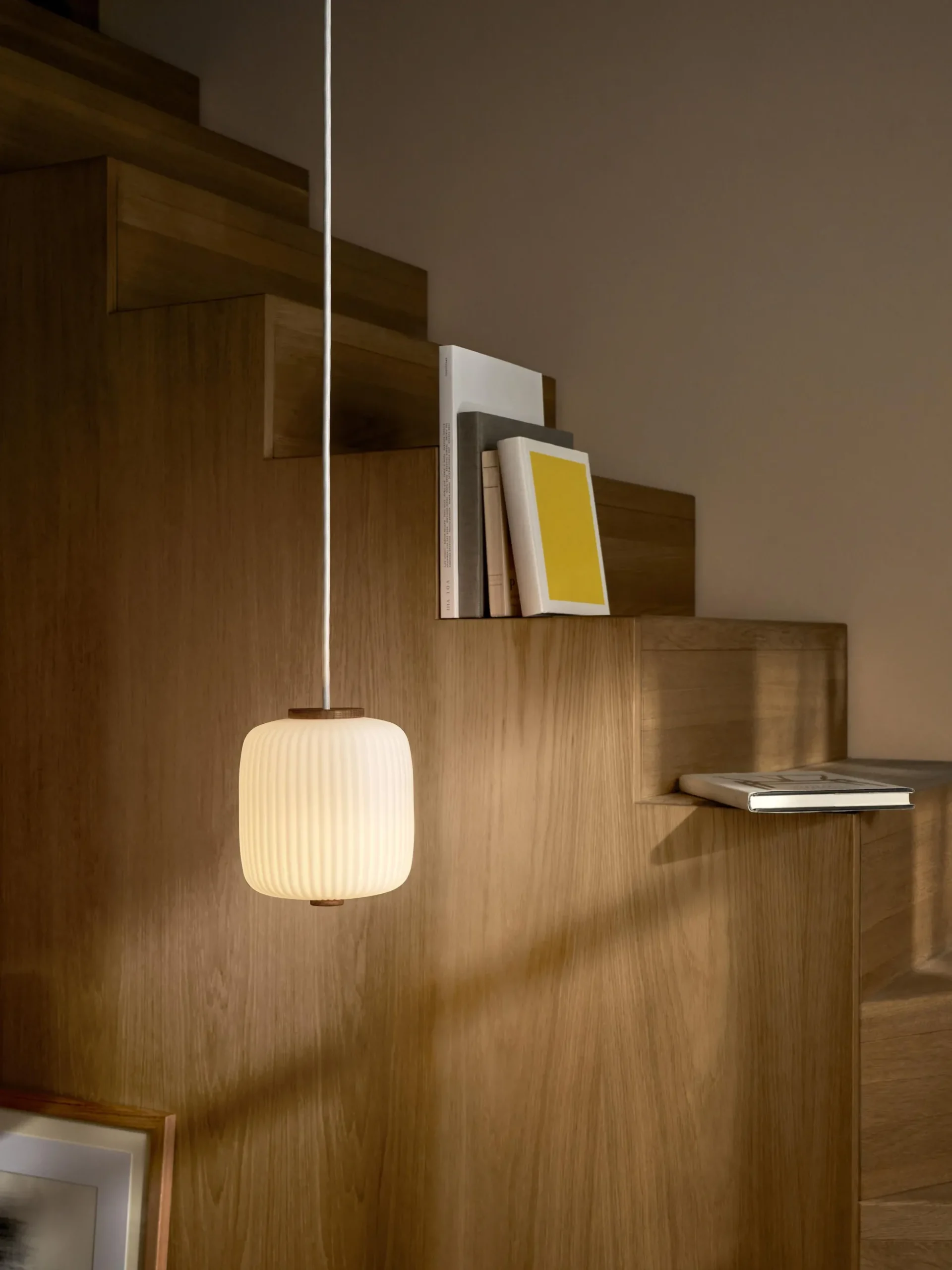 Lampada a sospensione piccola in vetro opale soffiato EK61