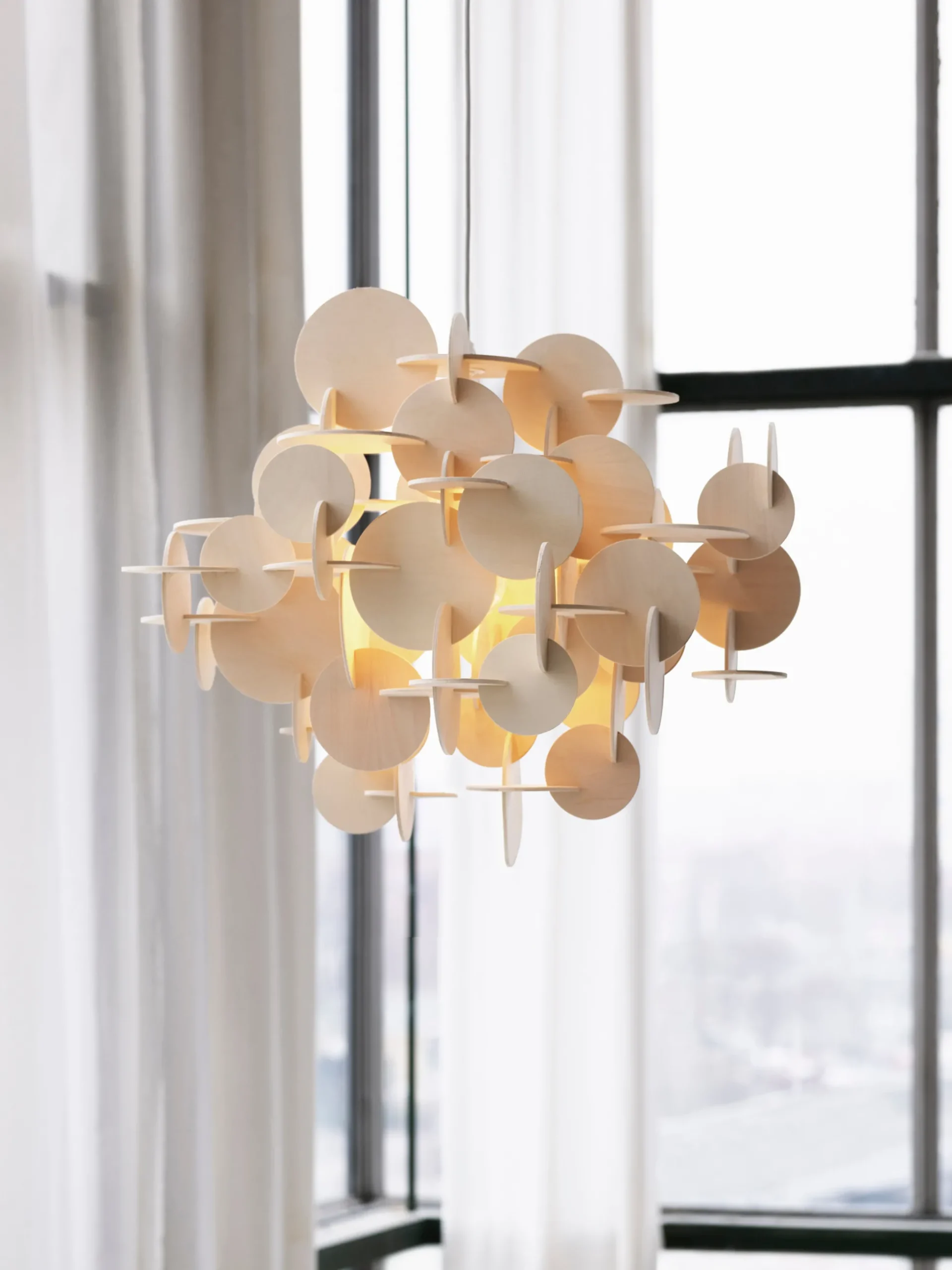 Lampada a sospensione piccola in legno Bau