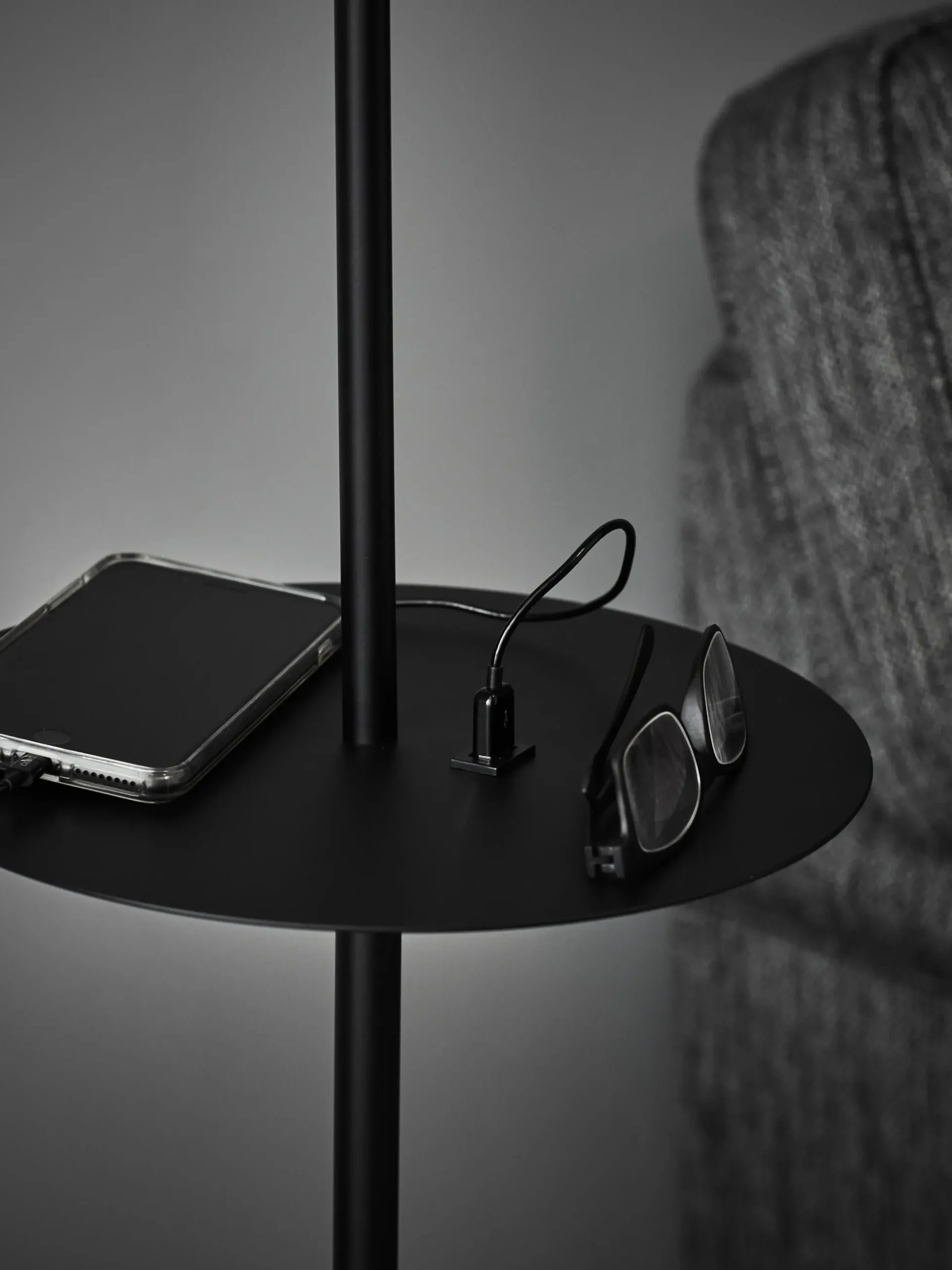 Lampada da lettura con mensola e connessione USB Linear