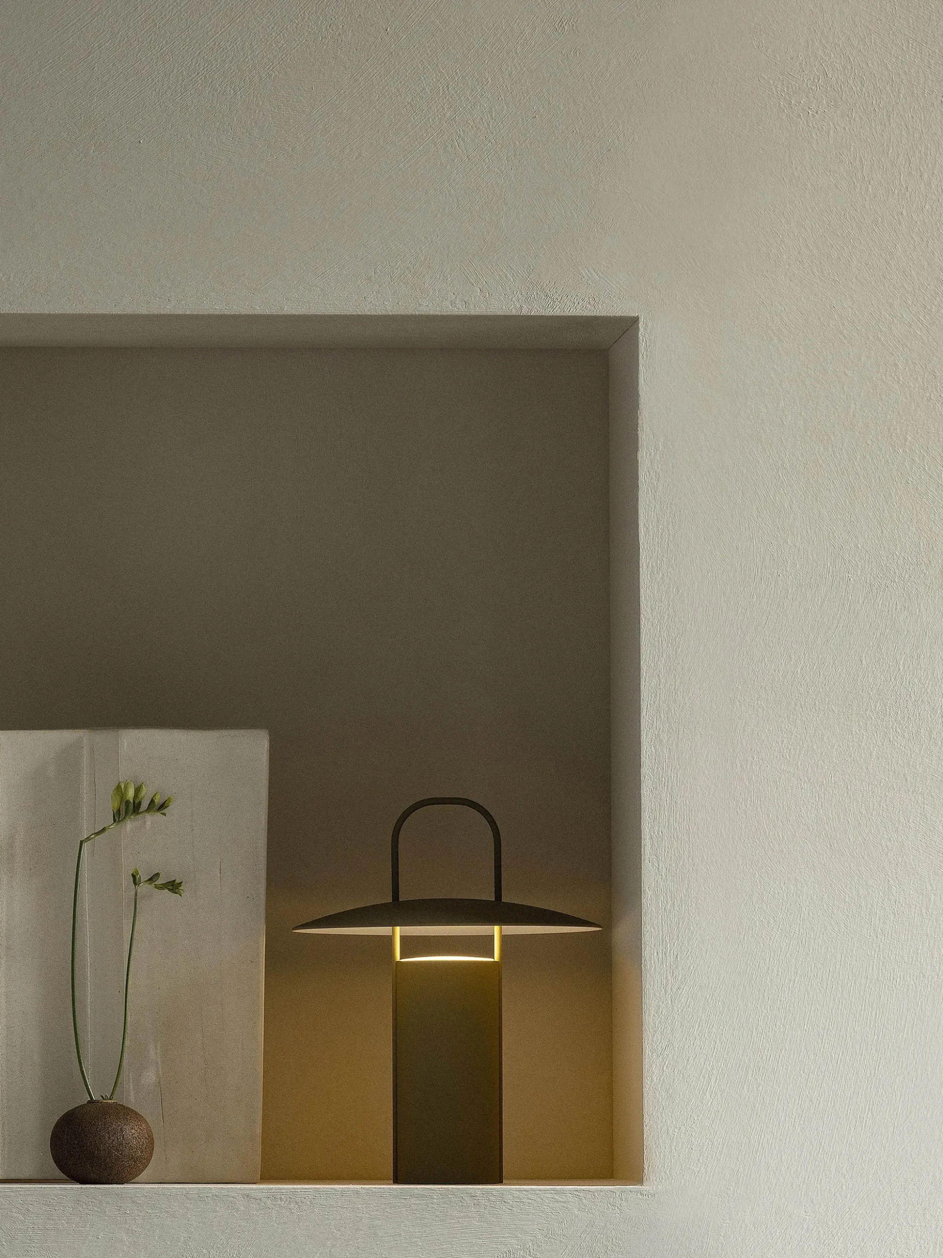 Lampada da tavolo a LED con luce regolabile e porta USB Ray