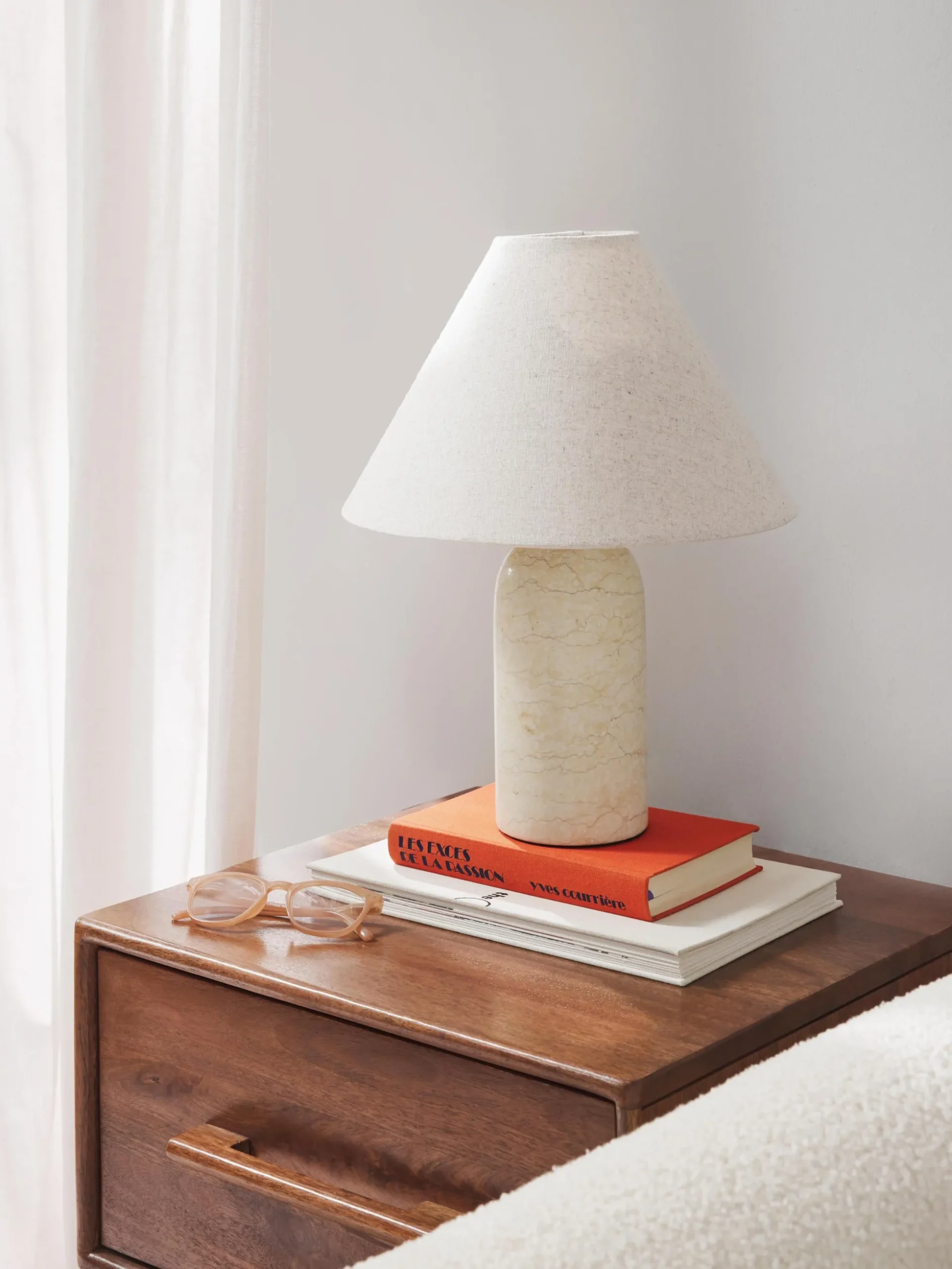 Lampada da tavolo con base in marmo Gia