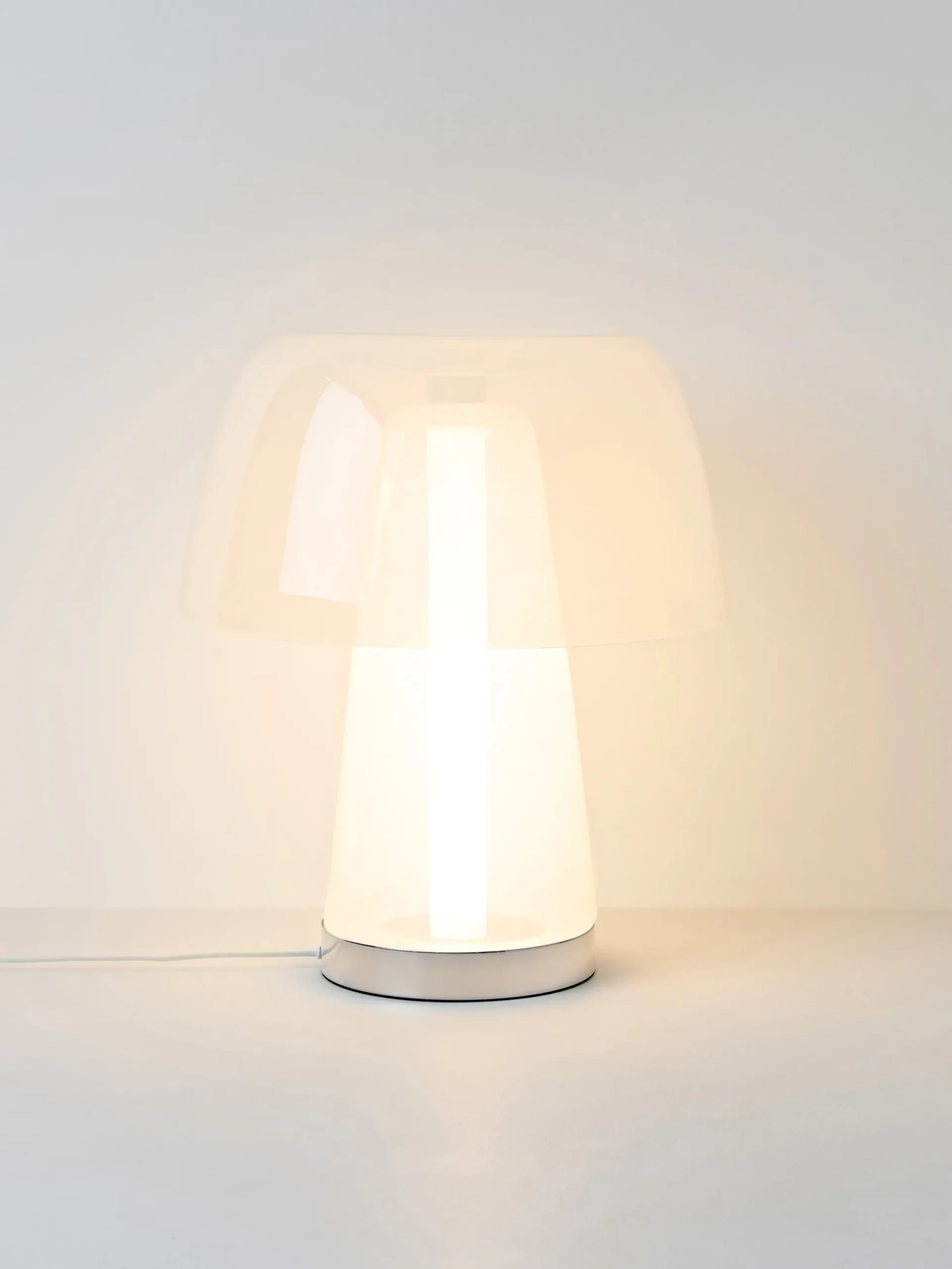 Lampada da tavolo grande a LED Kian