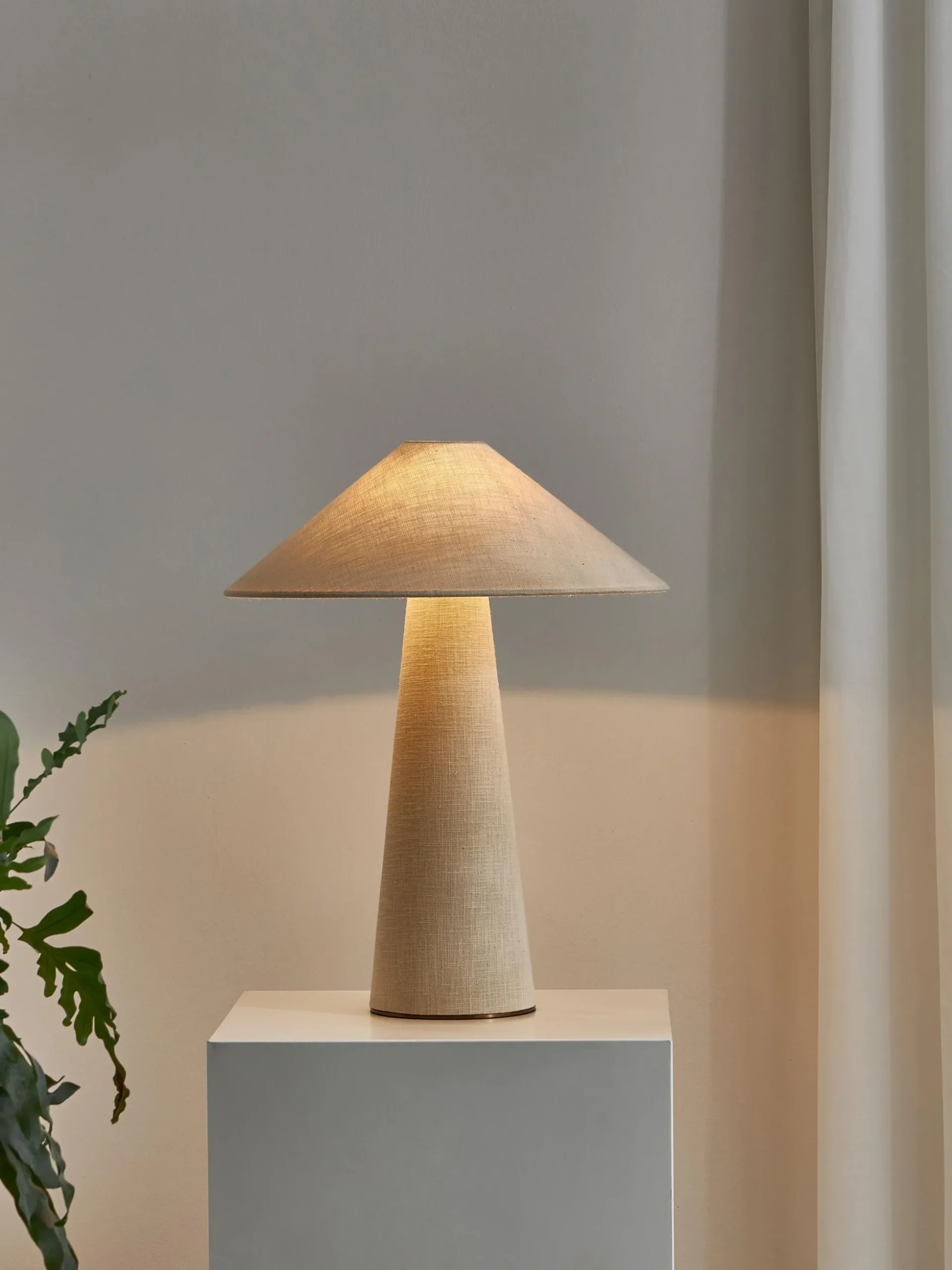 Lampada da tavolo grande in lino Ilena