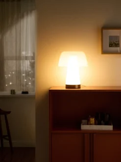 Lampada da tavolo piccola a LED Kian