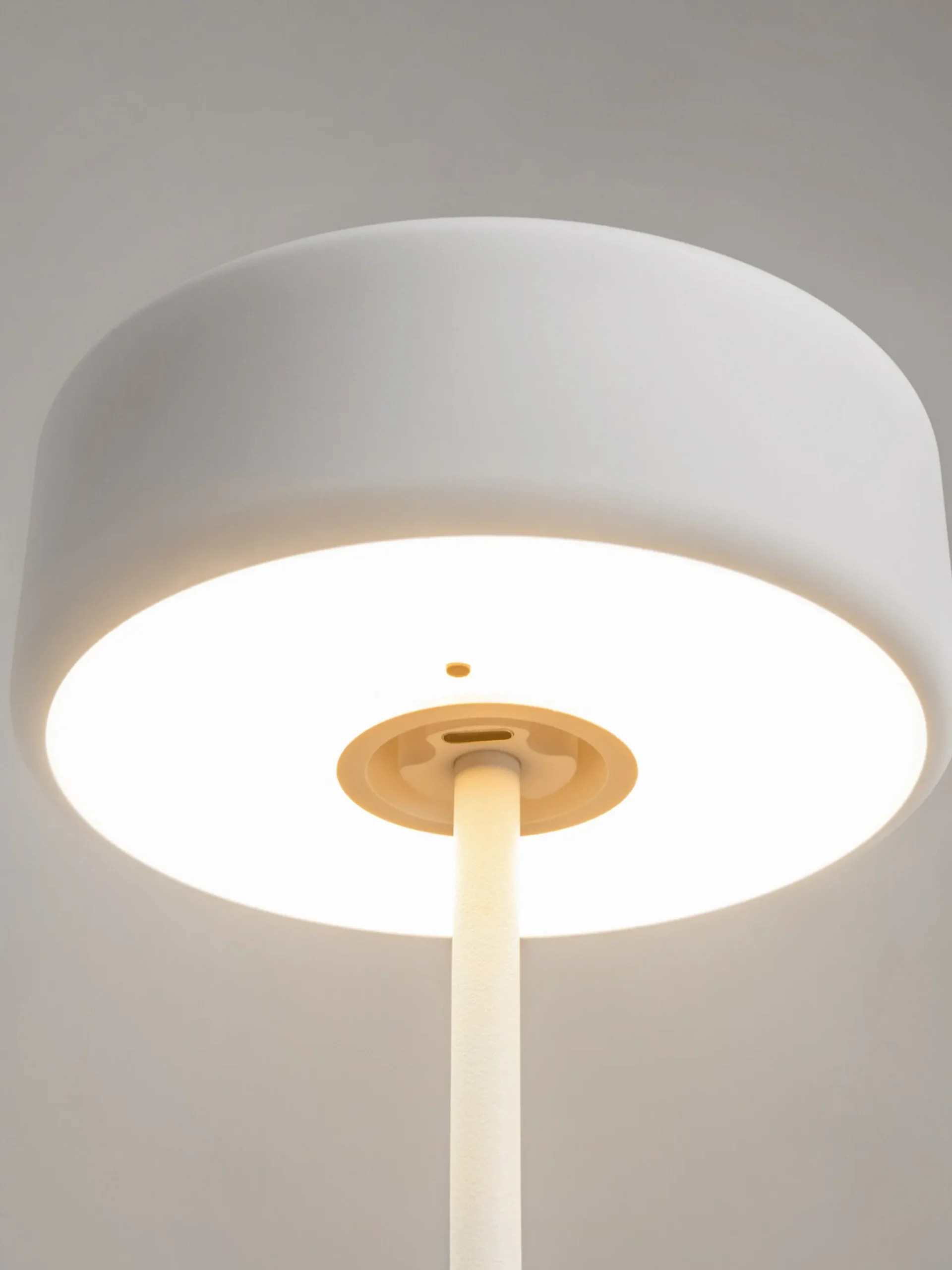 Lampada da tavolo piccola in metallo a LED dimmerabile AI Collaboration
