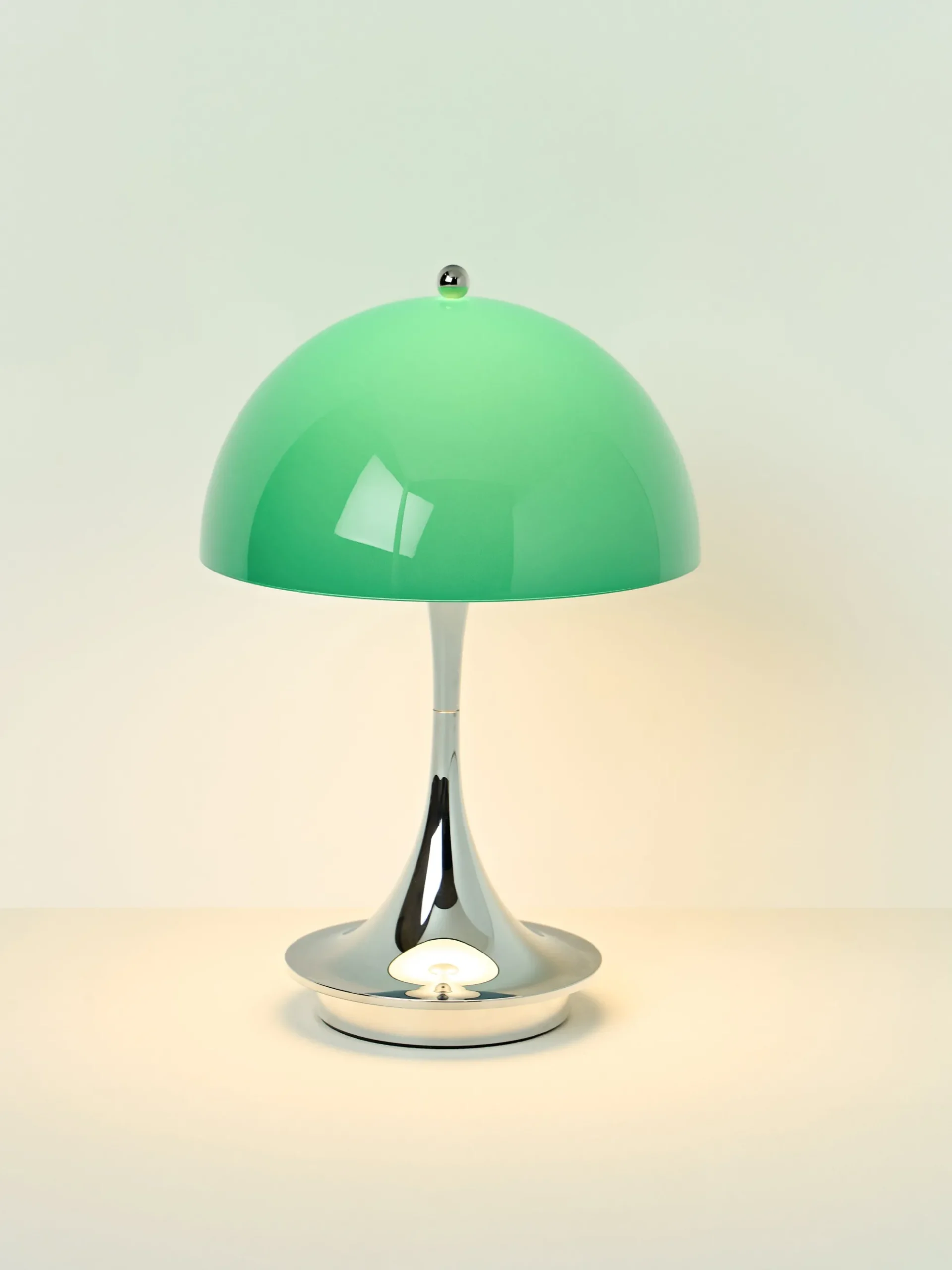 Lampada da tavolo piccola portatile a LED Panthella 160, design Verner Panton
