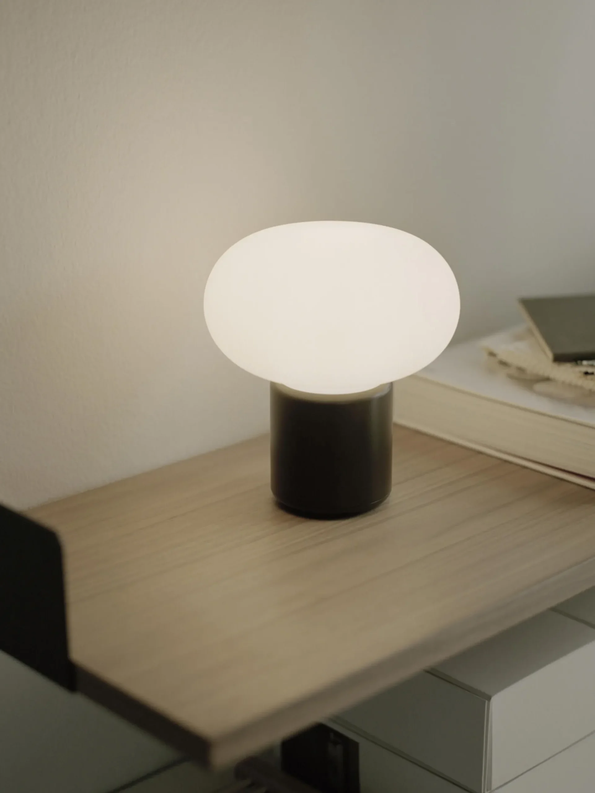Lampada da tavolo piccola portatile Karl-Johan, luce regolabile